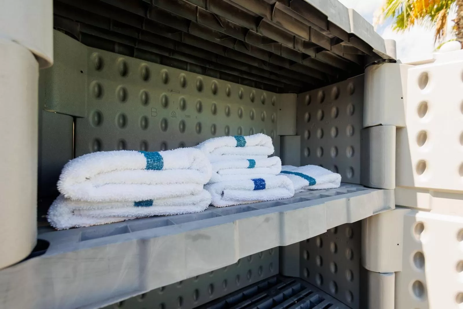 Swimming pool in Garnet Inn & Suites, Orlando