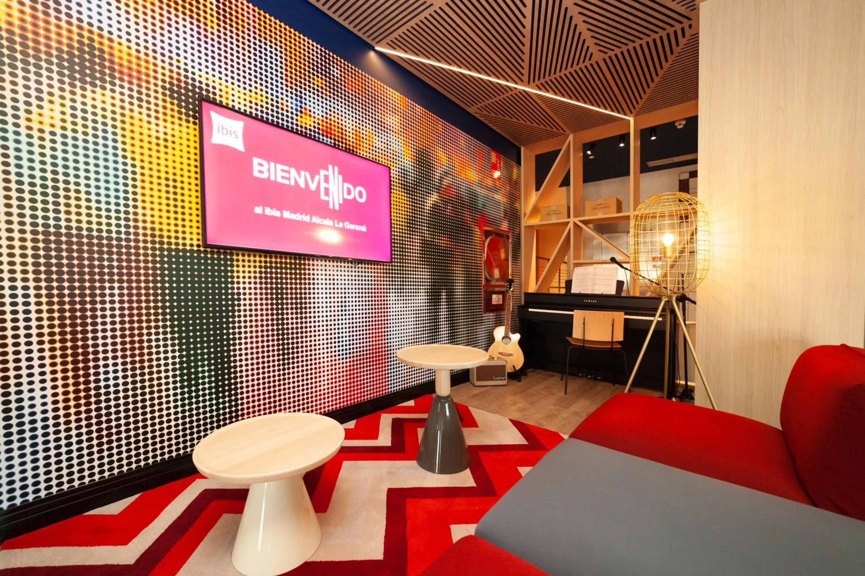 Lobby or reception in Ibis Alcala de Henares La Garena