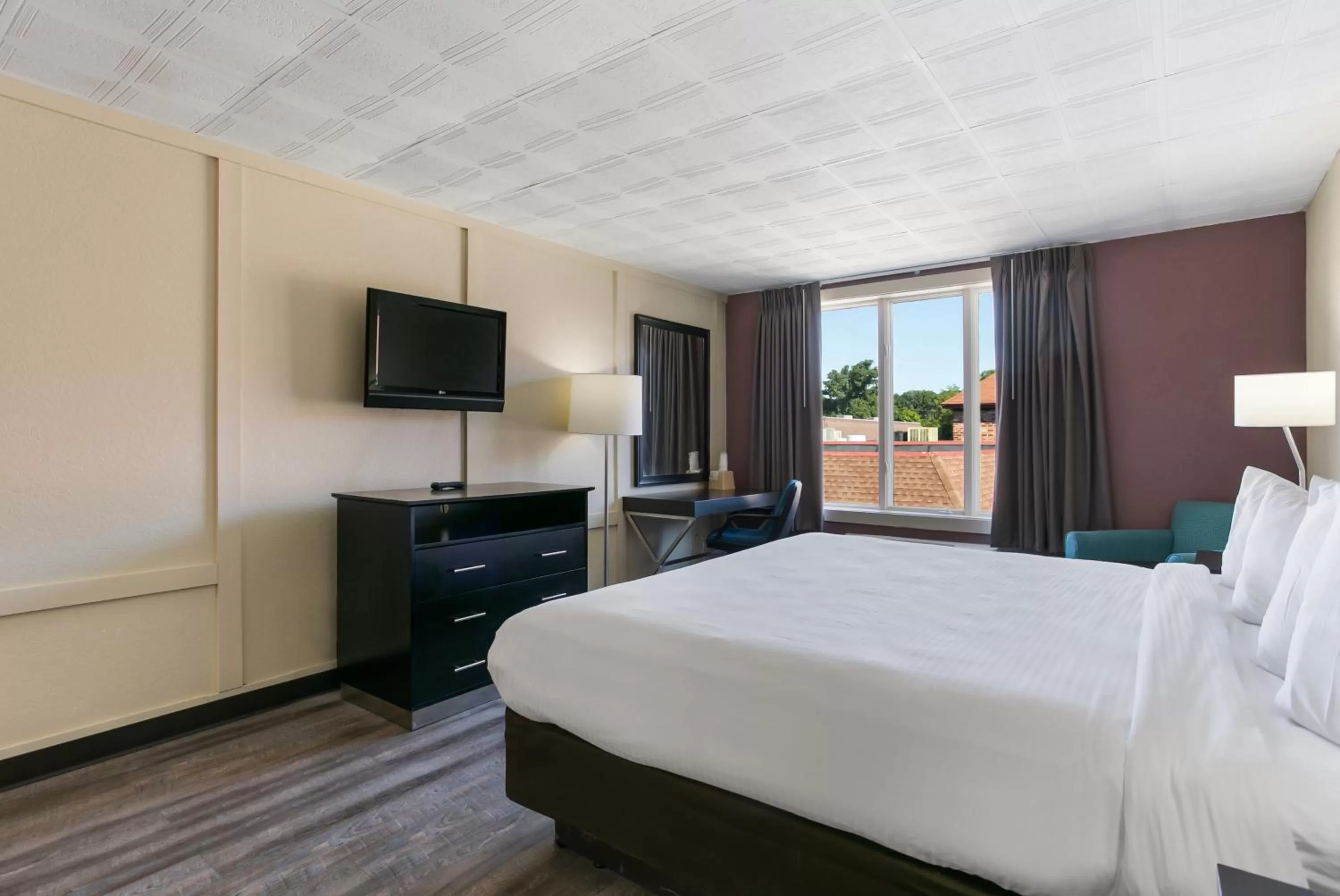 Bed in Eisenhower Hotel and Conference Center