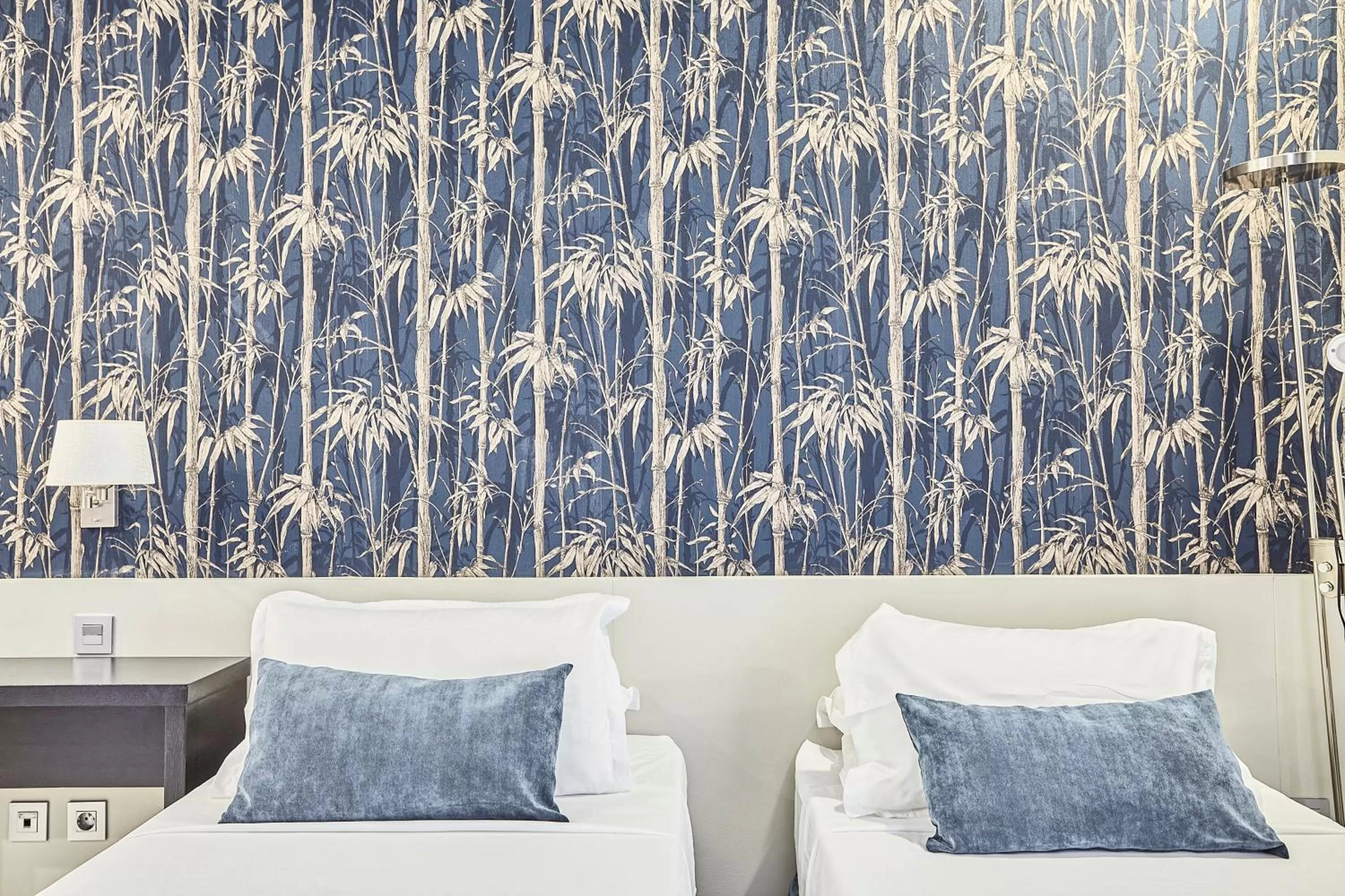 Bed in Hello Alicante Apartamentos