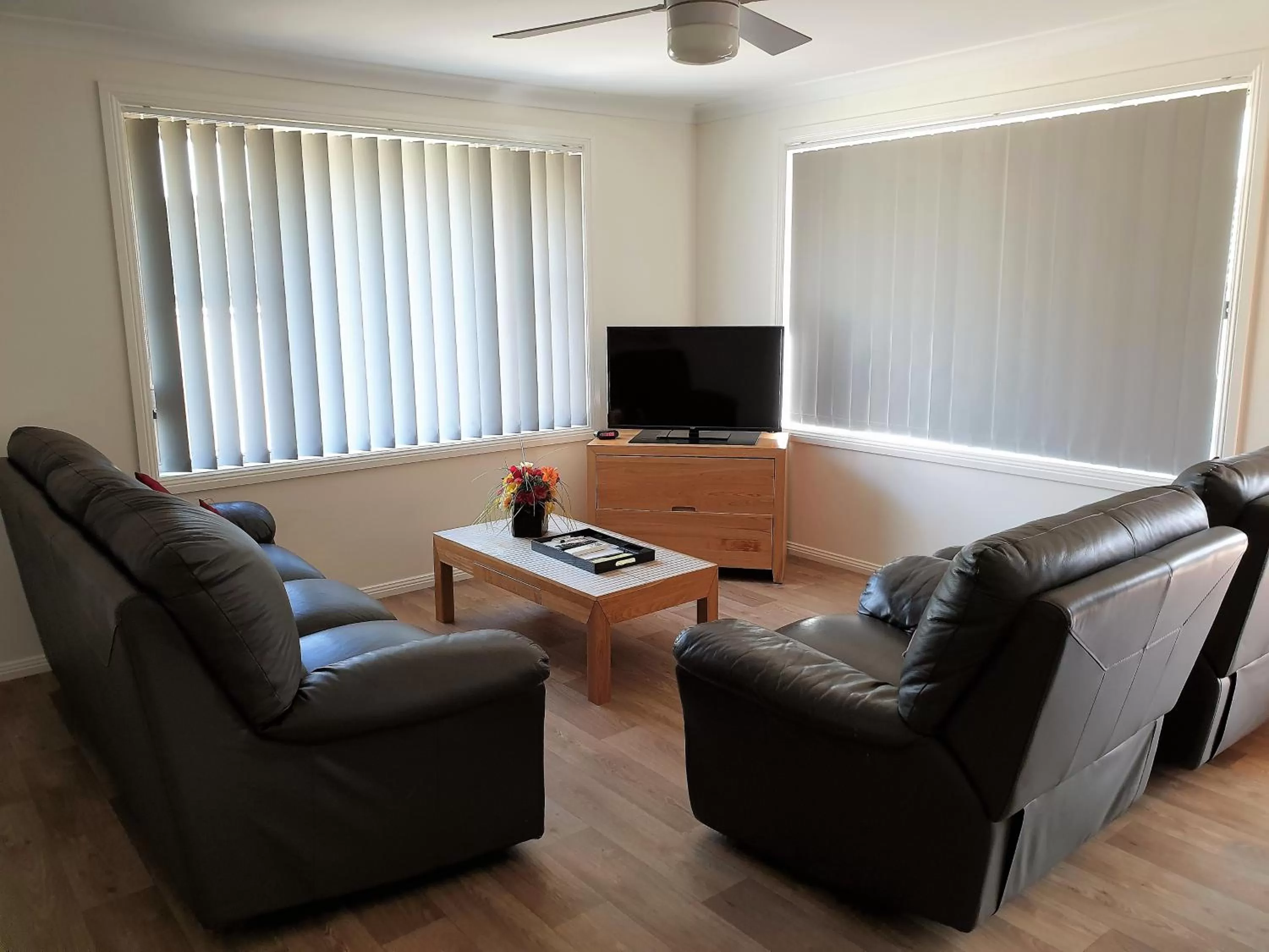 TV and multimedia in Best Western Endeavour Motel