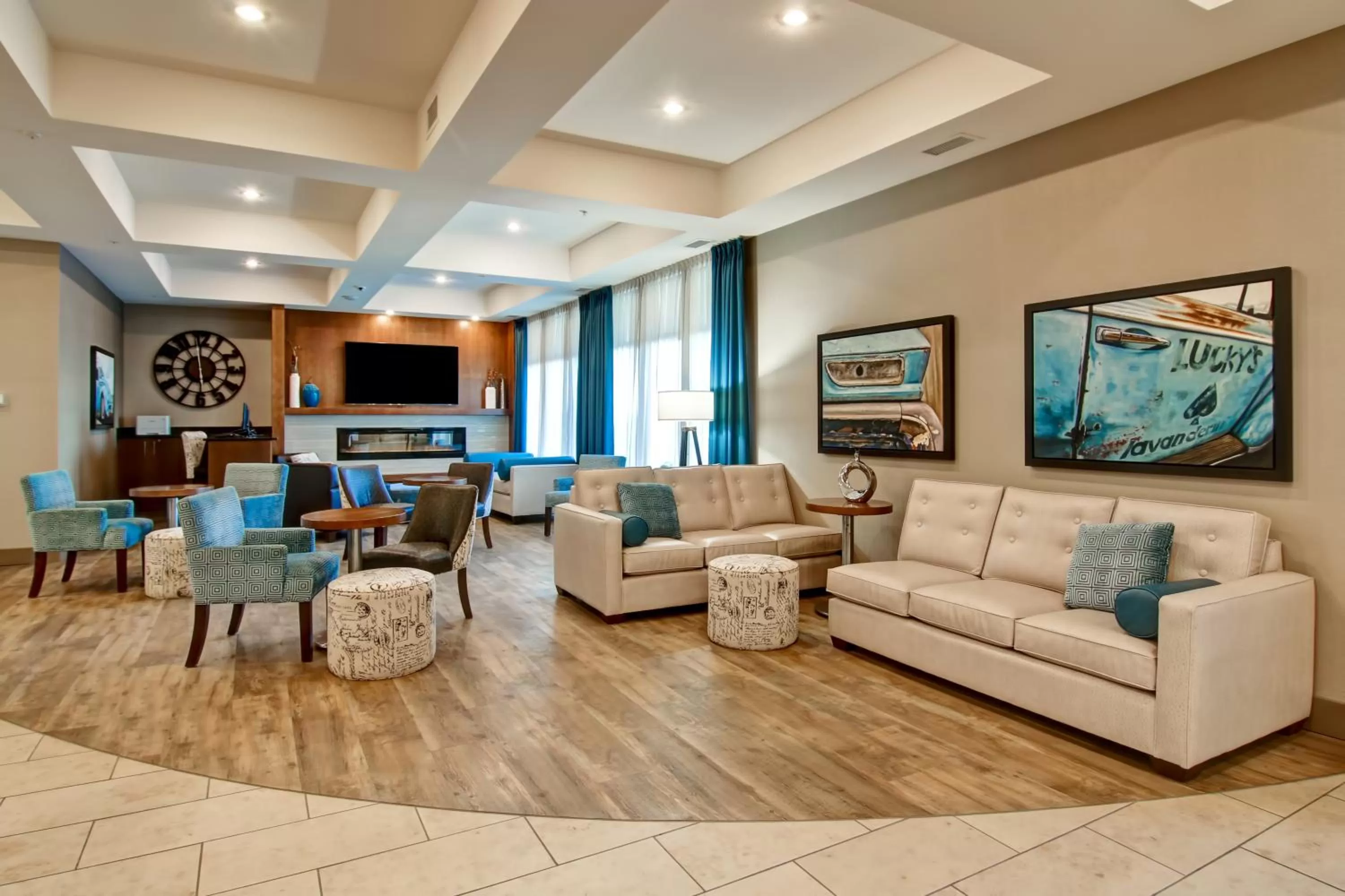 Seating area in Canalta Selkirk