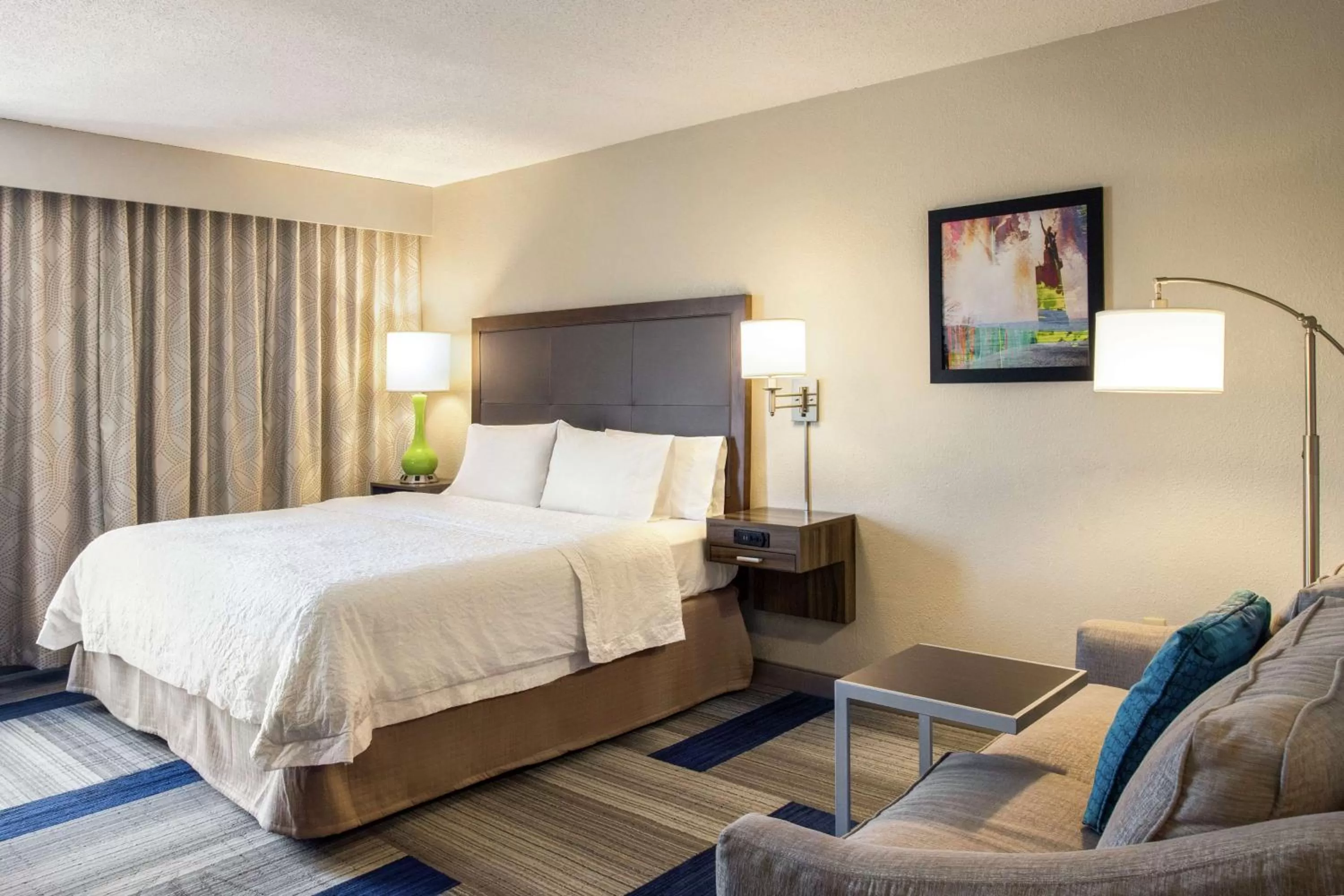 Living room, Bed in Hampton Inn Birmingham-Trussville