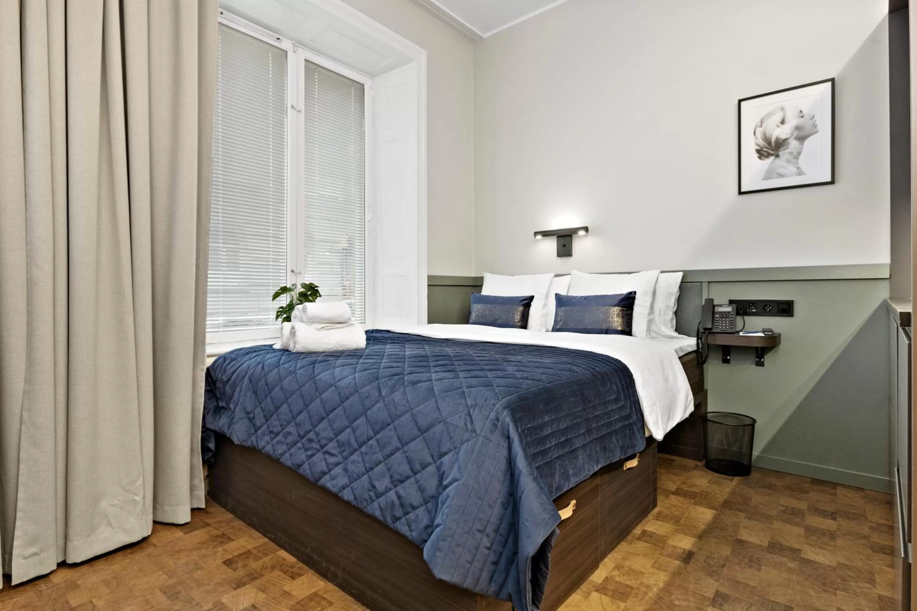 Bed in Best Western Hotel at 108