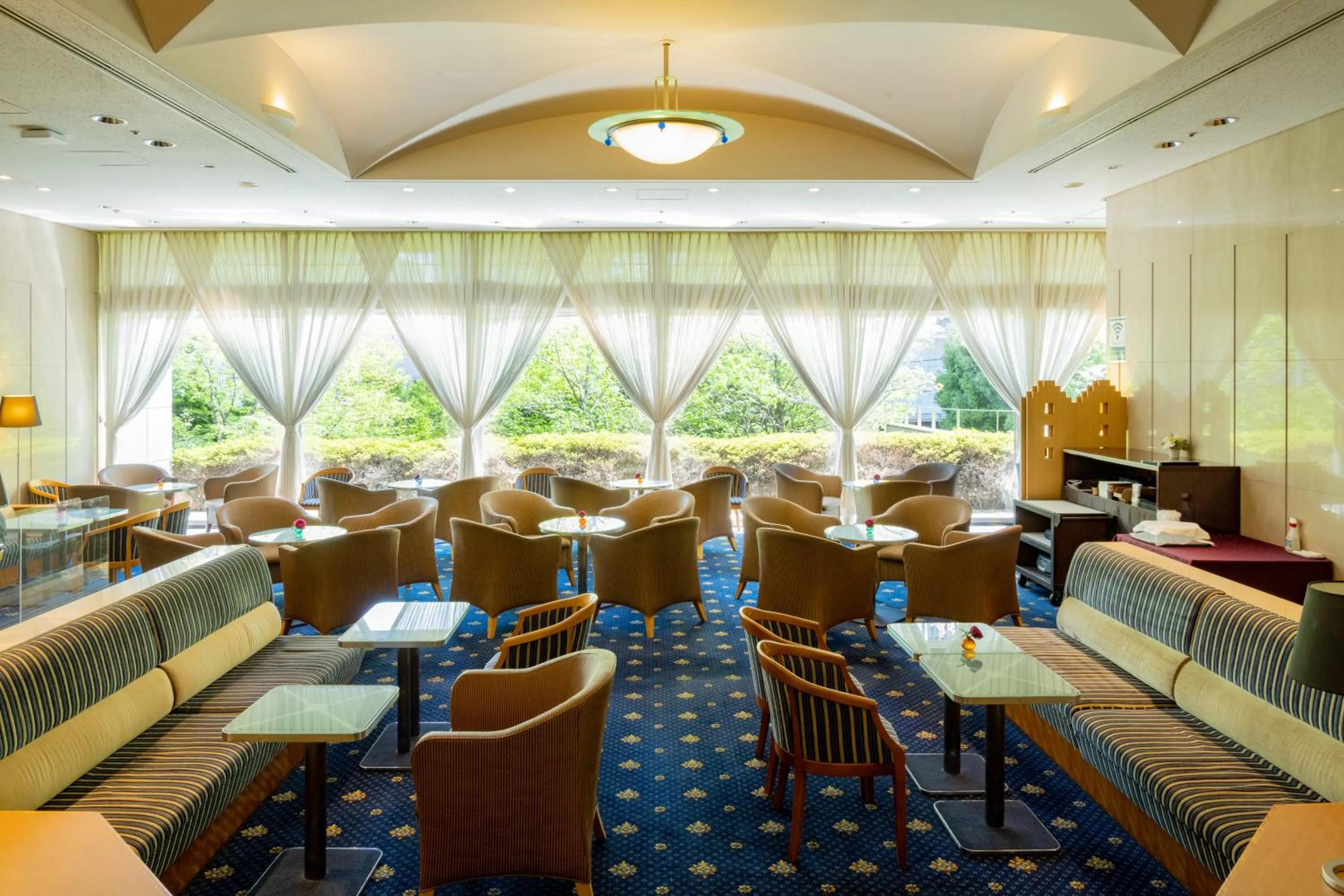 Lounge or bar in Toshi Center Hotel