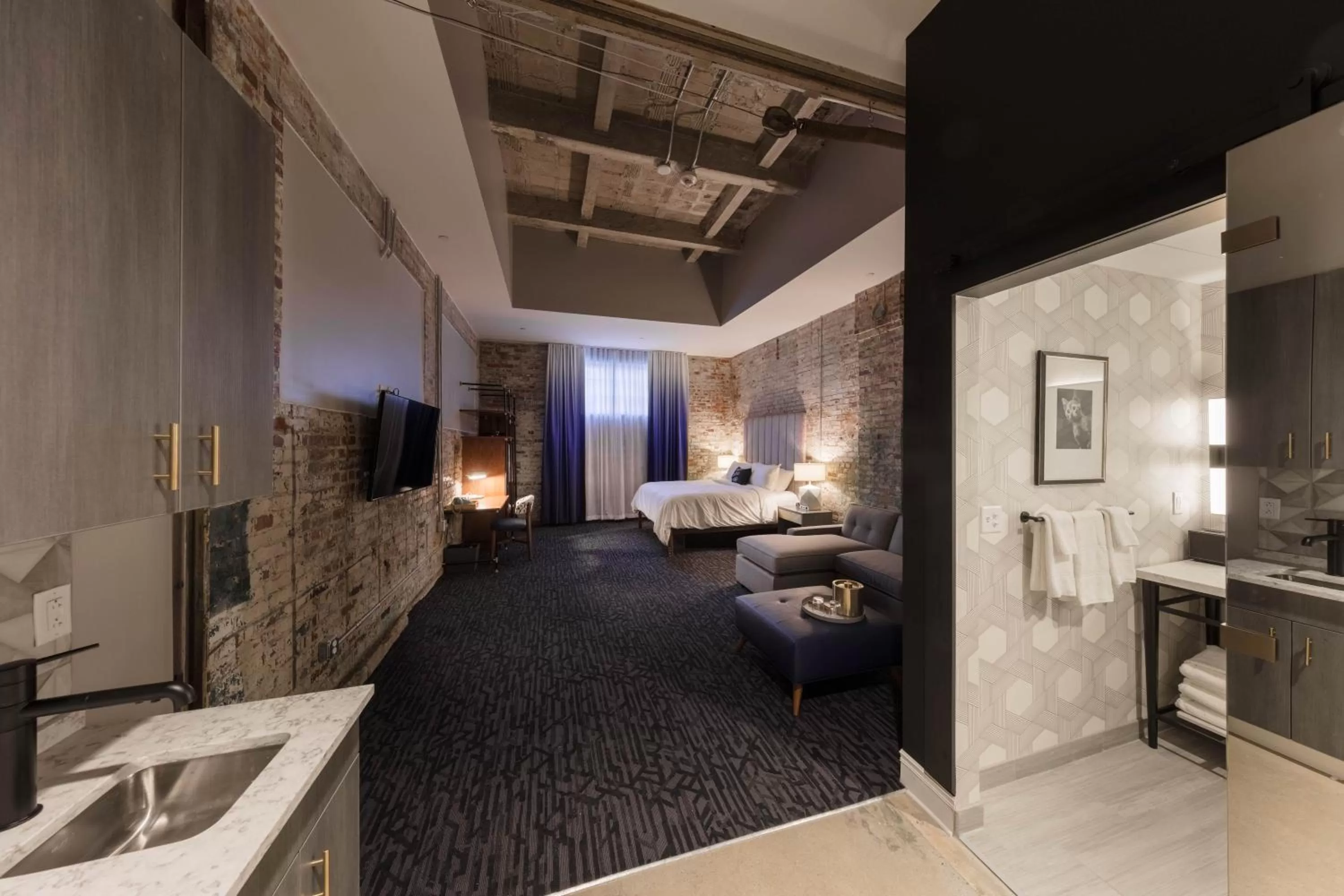 Bed in Hotel Trundle