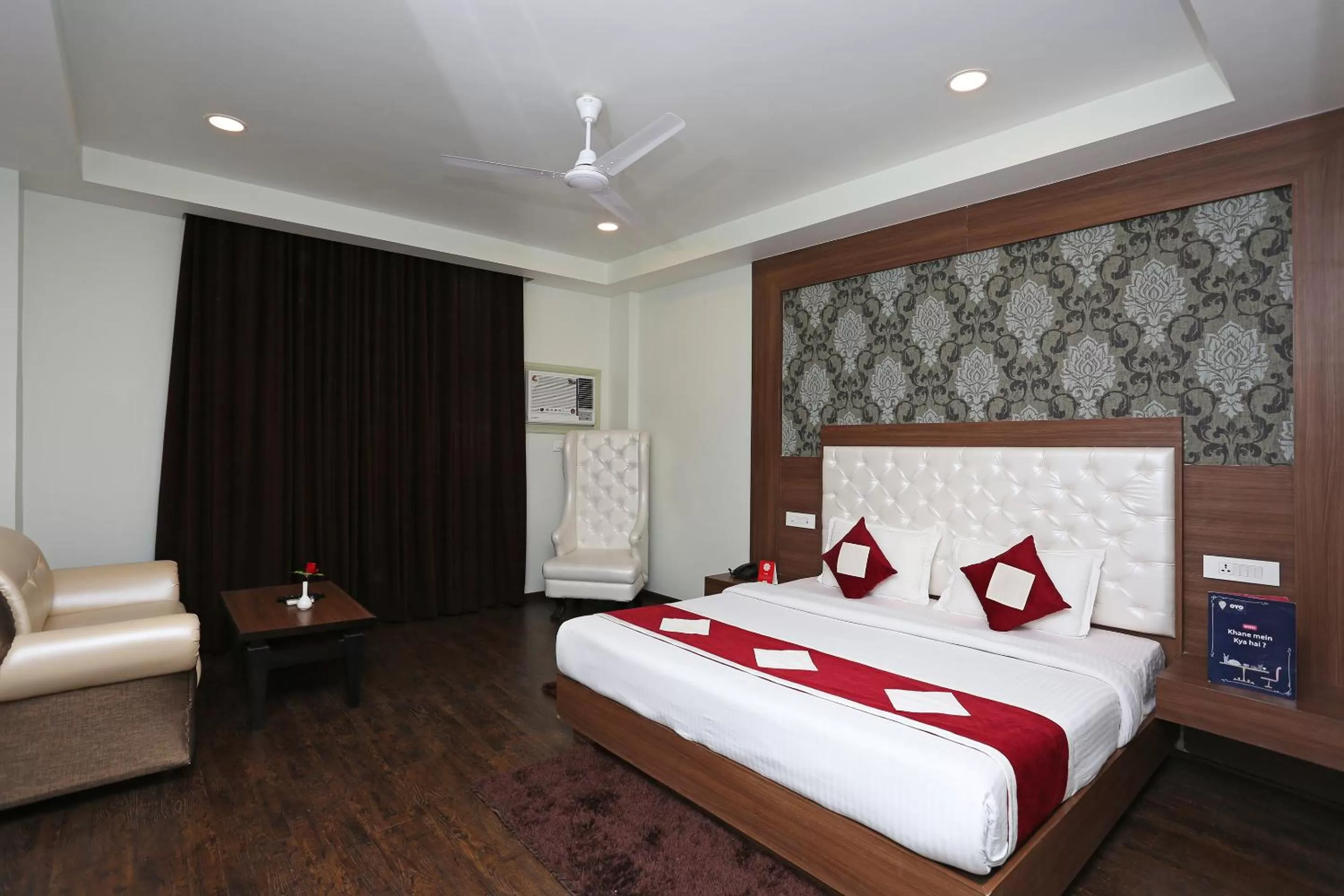 Bedroom, Bed in Hotel The Royal Krishna