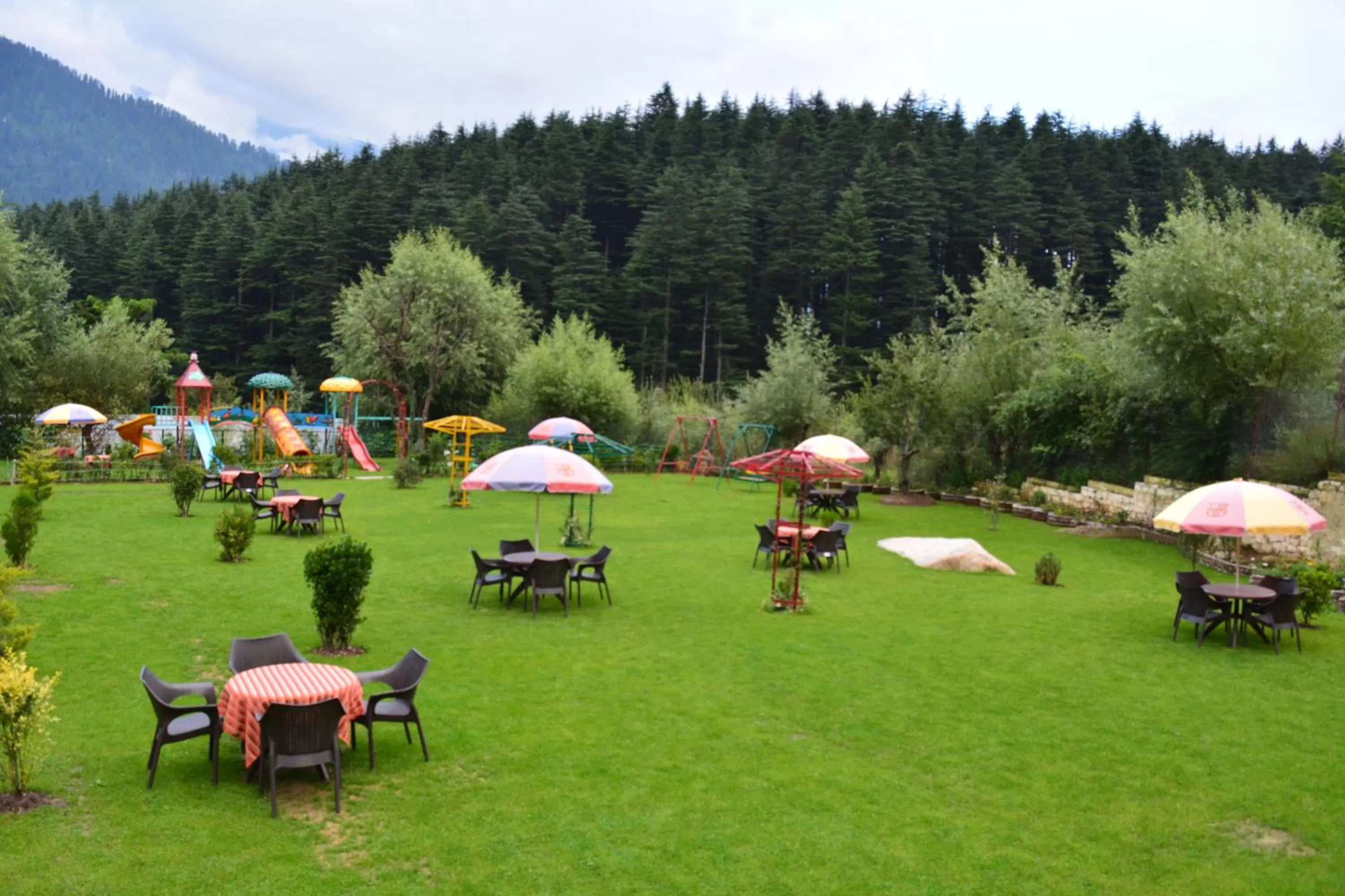 Garden in Snow Valley Resorts & Spa Manali