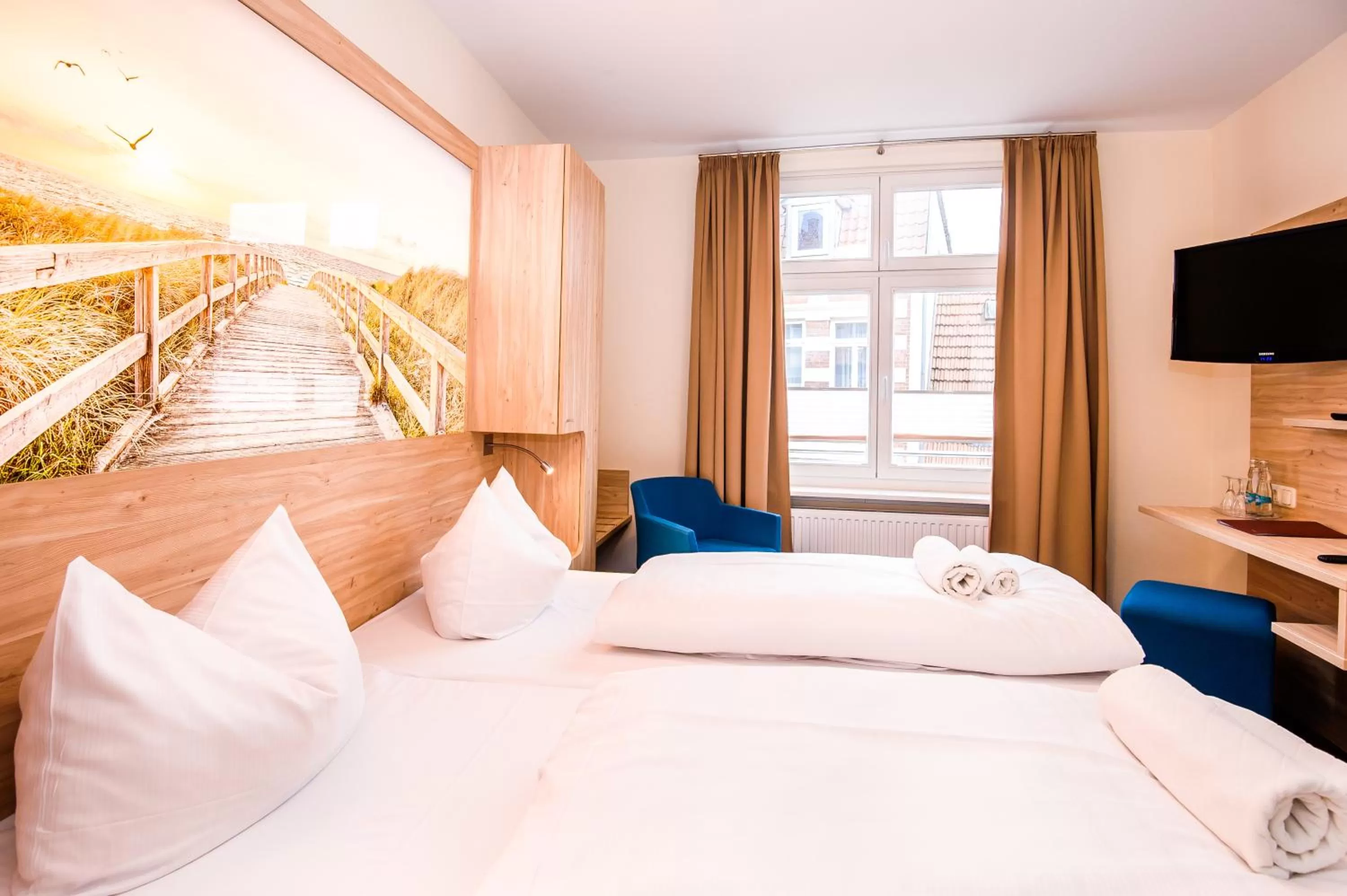 Photo of the whole room, Bed in Hotel Am Alten Hafen