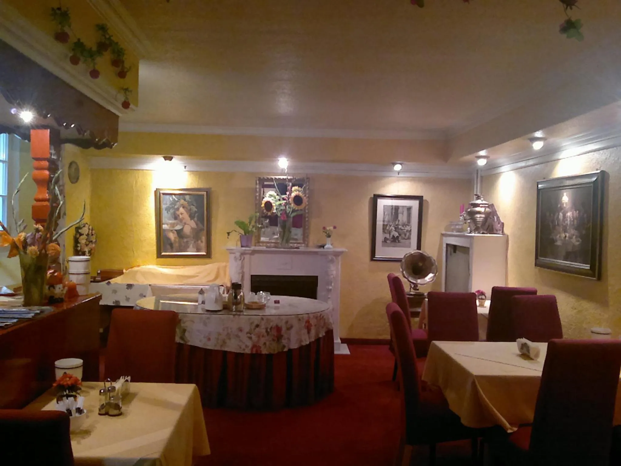 Restaurant/places to eat in Hotel Galleria