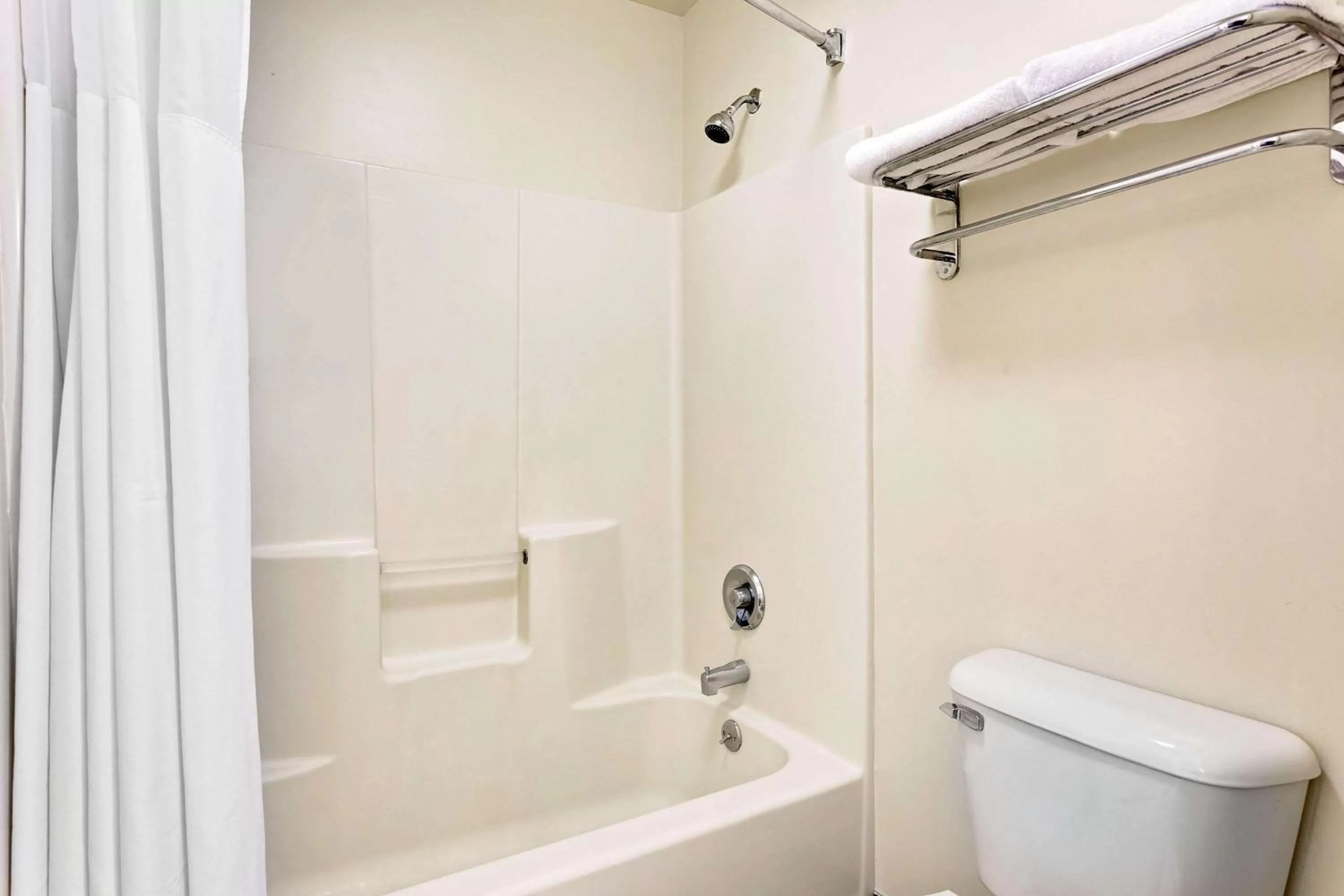 Deluxe King Room - Non-Smoking in Days Inn by Wyndham Spartanburg