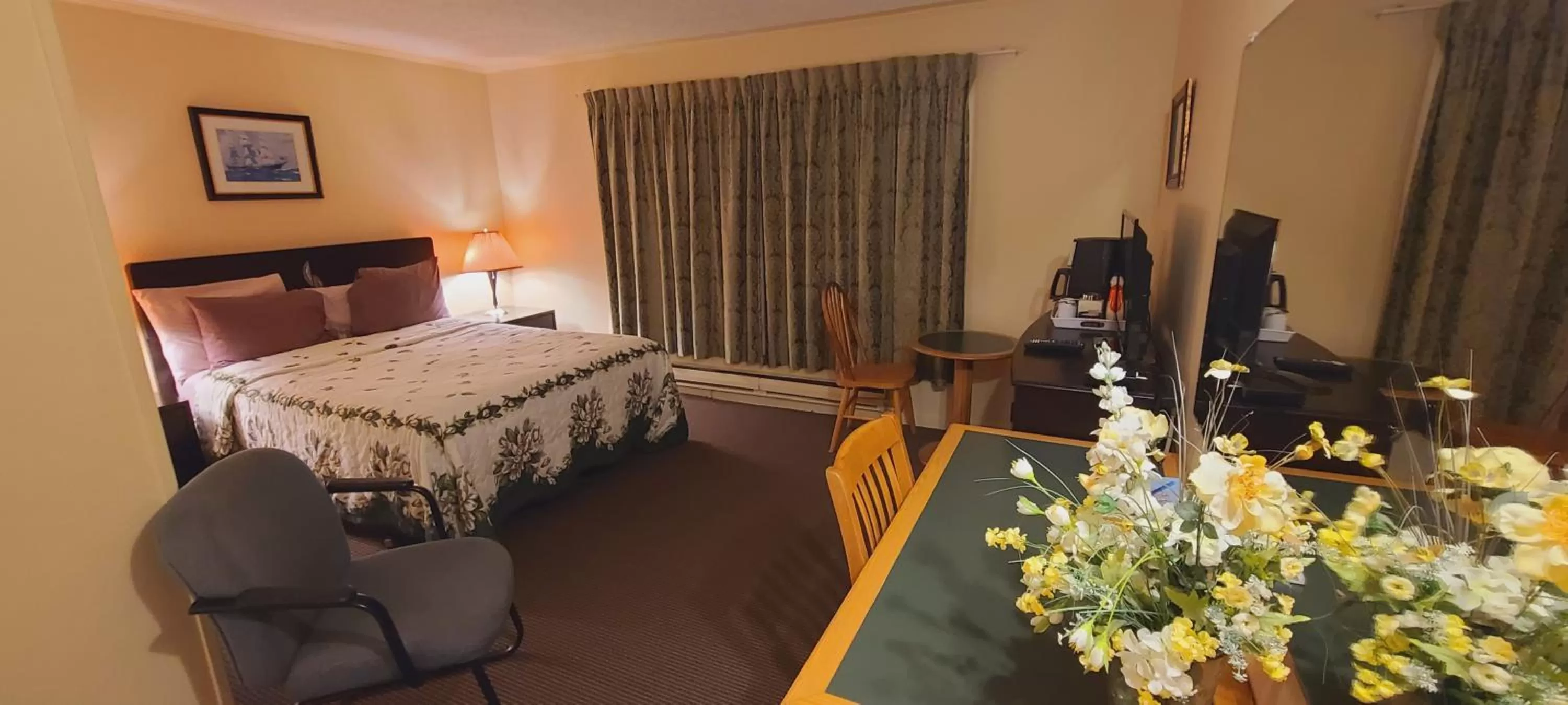 Bed in St Ann's Motel & Cottage