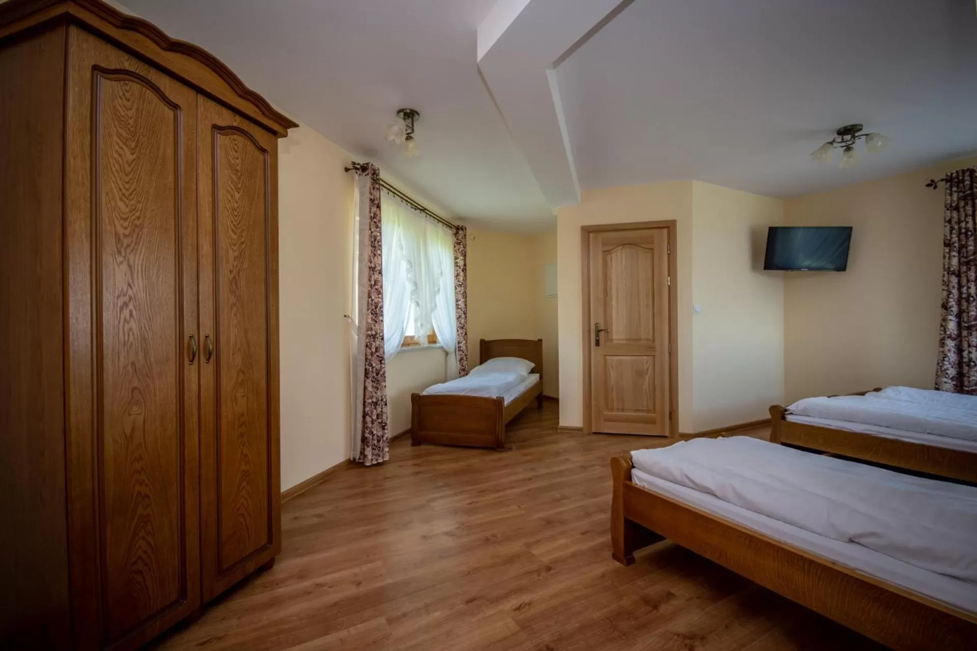 Photo of the whole room, Bed in Podhalanski Dworek z Jacuzzi