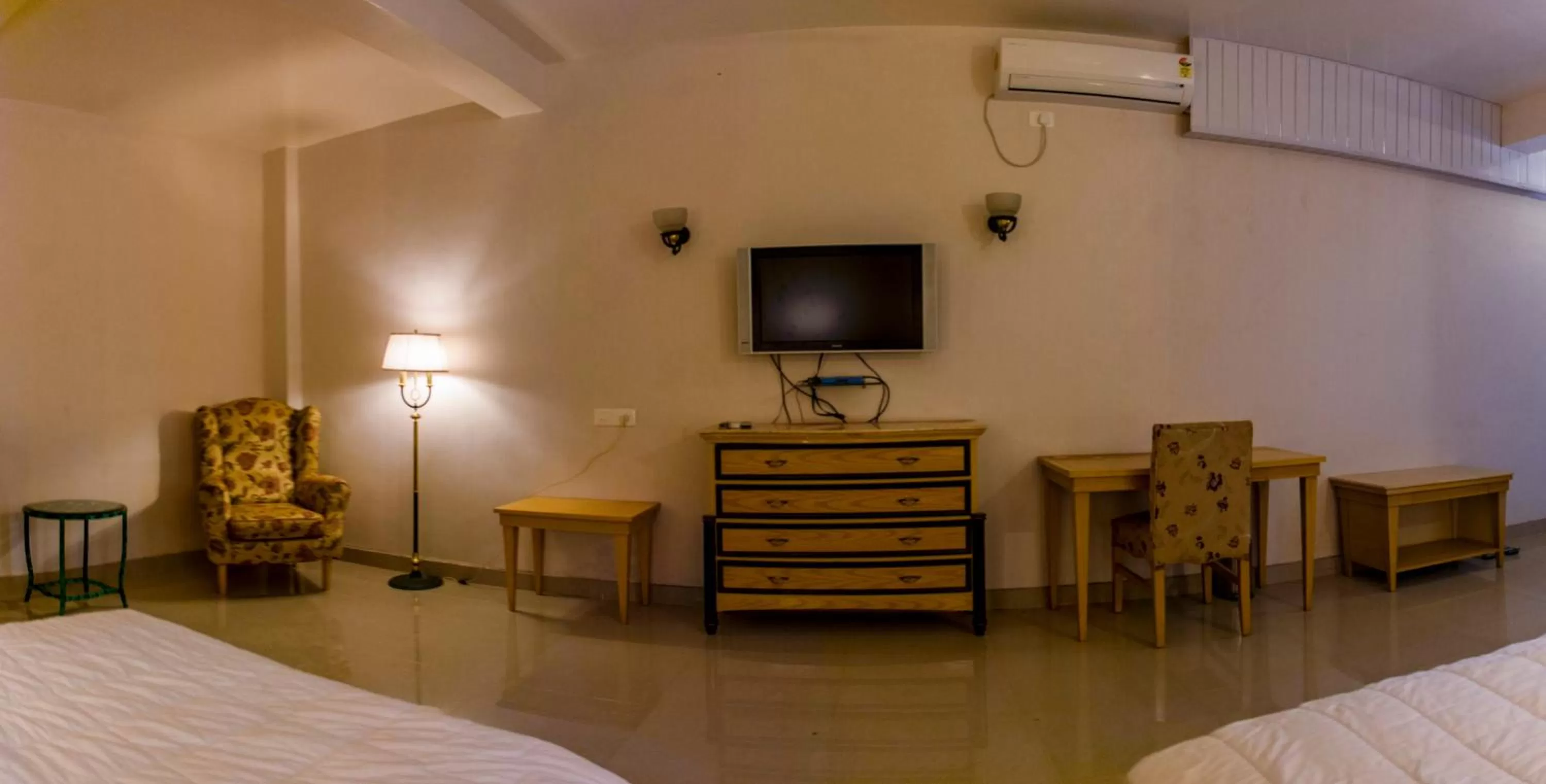 TV and multimedia, Bed in Mango Valley Resort Ganpatipule