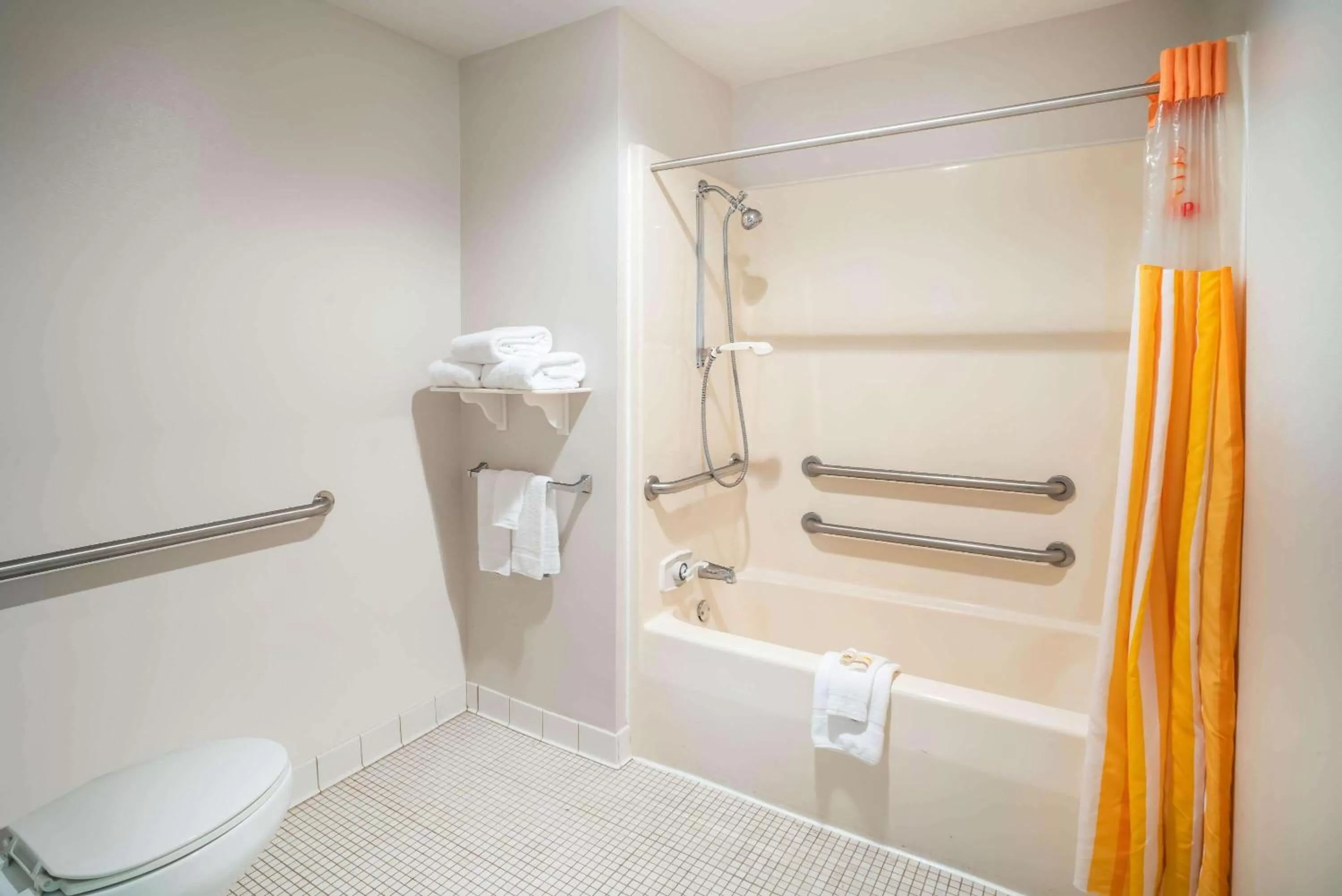 Bathroom in La Quinta by Wyndham Nashville Franklin