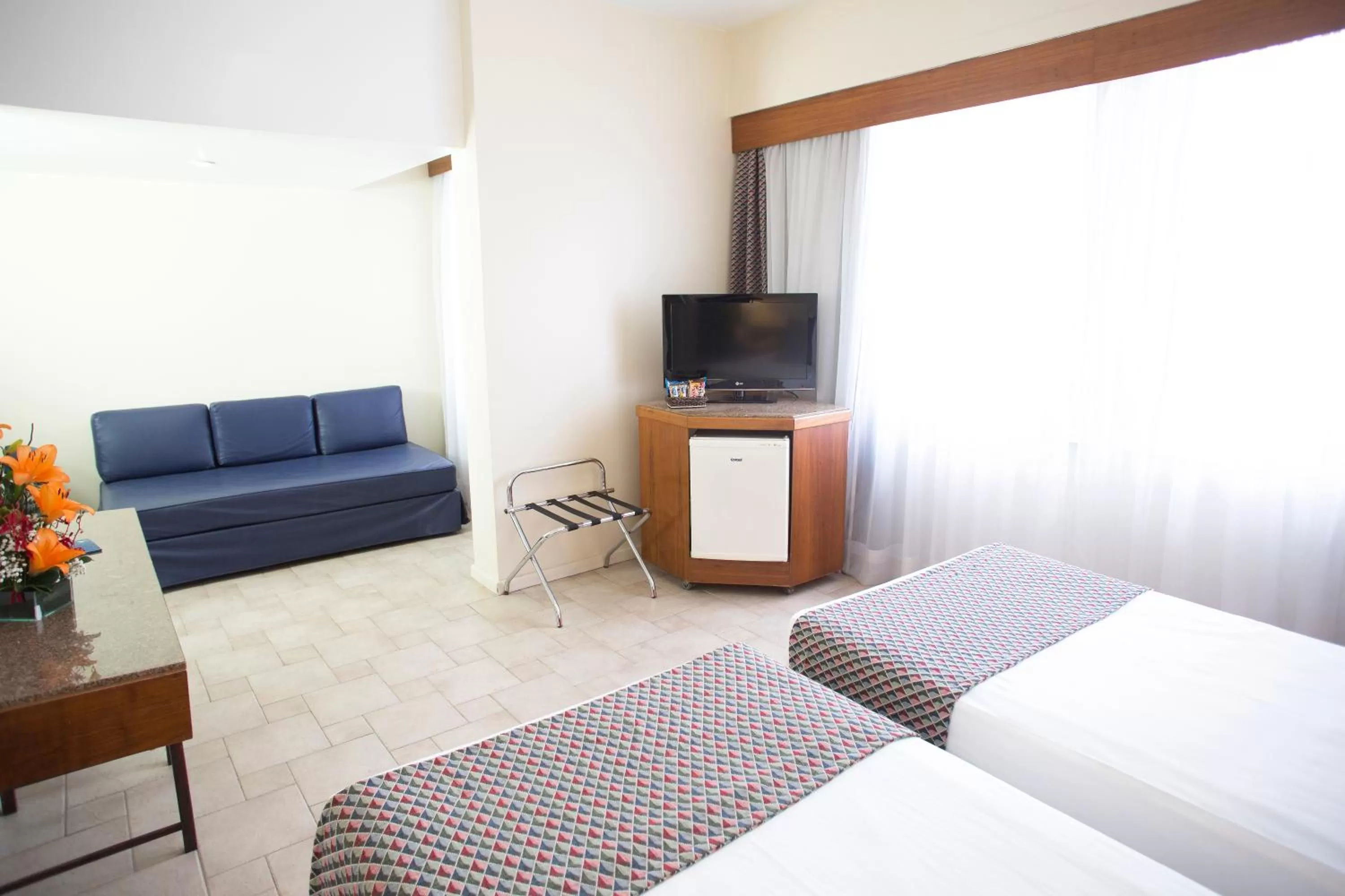 Photo of the whole room, Bed in Savoy Othon Lite