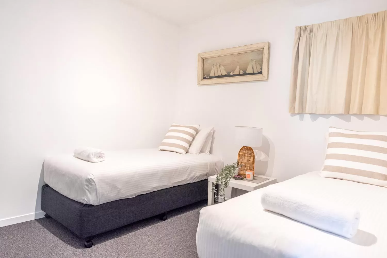 Bedroom, Bed in Grandview Apartments