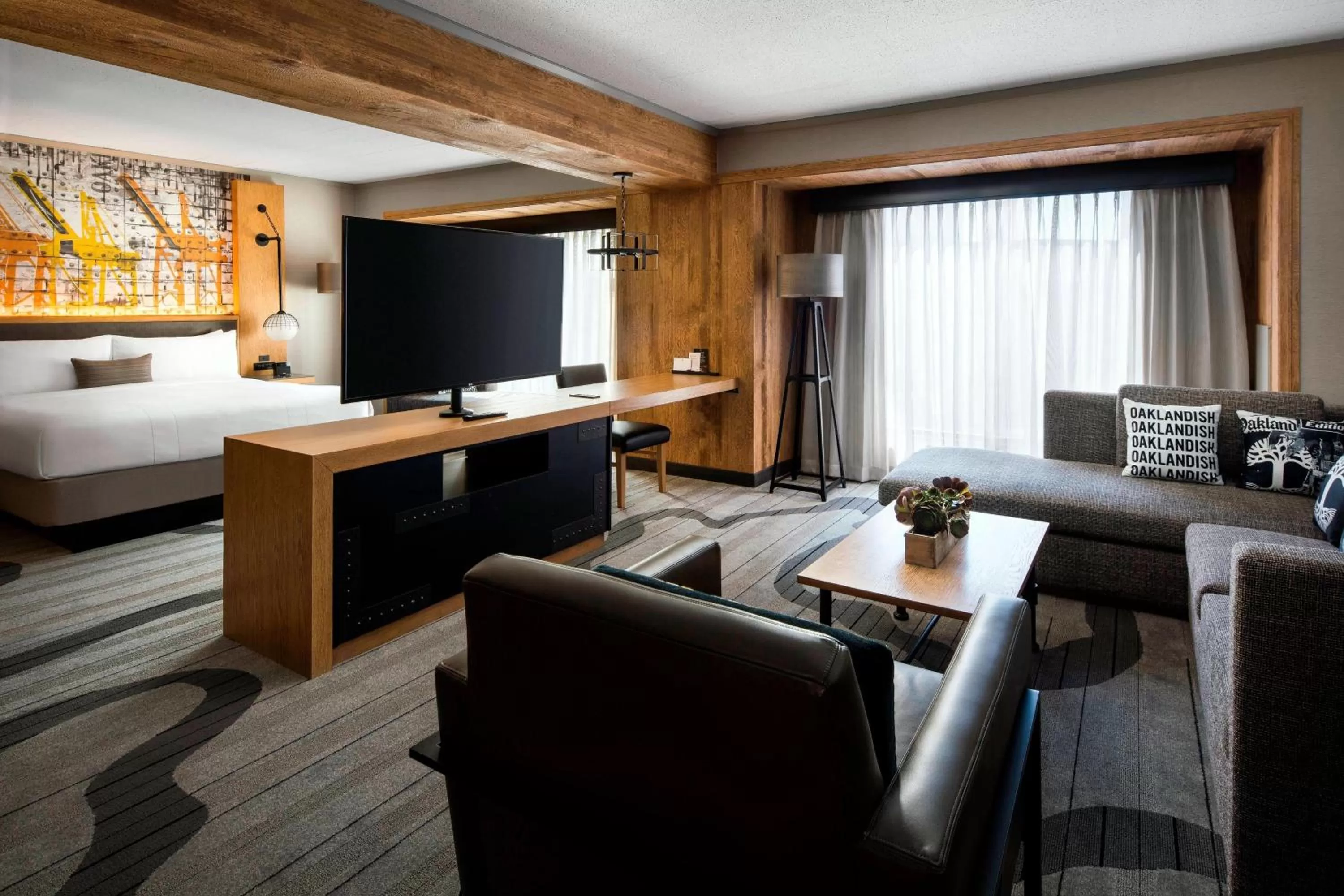 Photo of the whole room, Bed in Oakland Marriott City Center