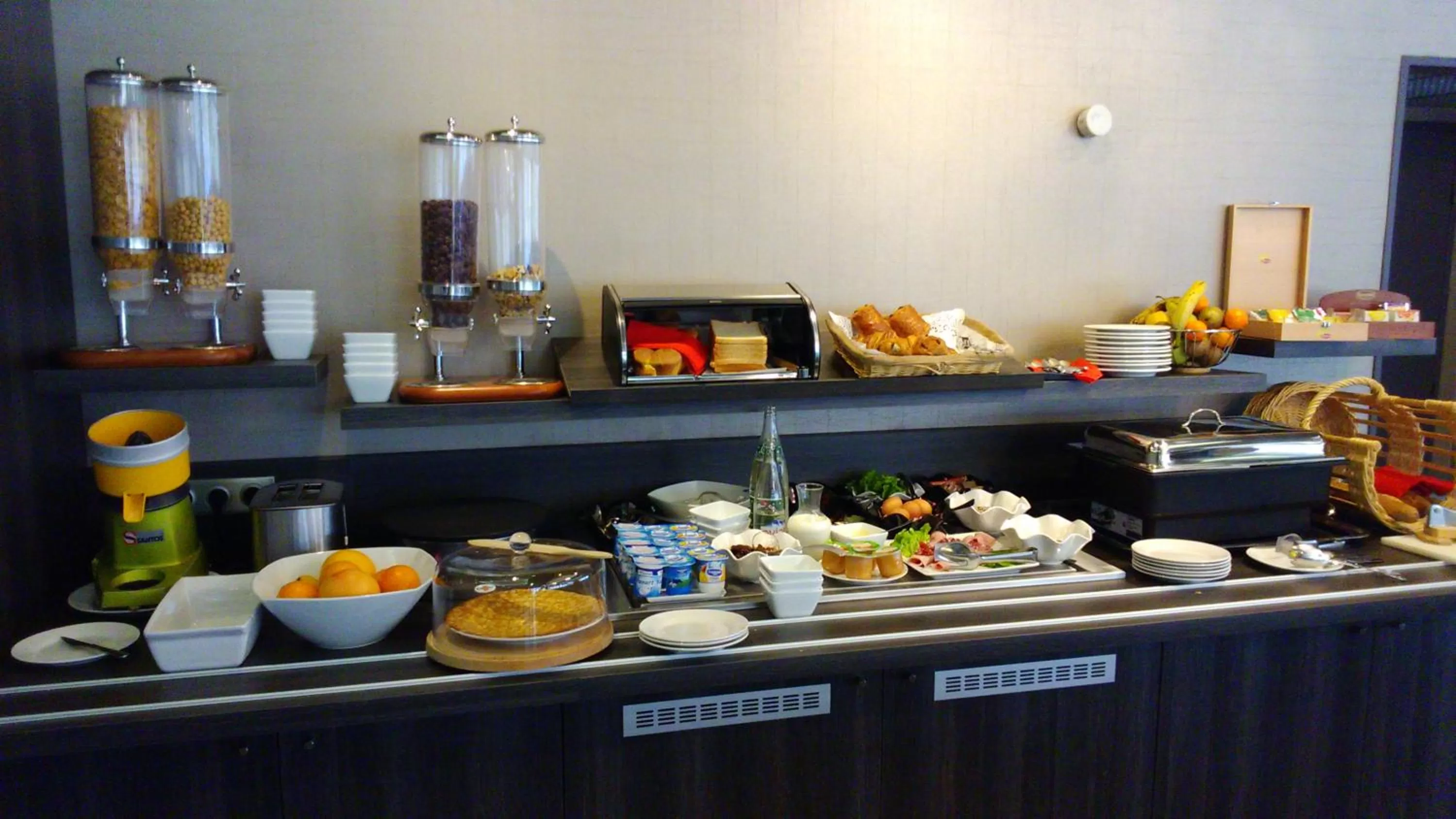 Restaurant/places to eat in Hotel Le Paddock