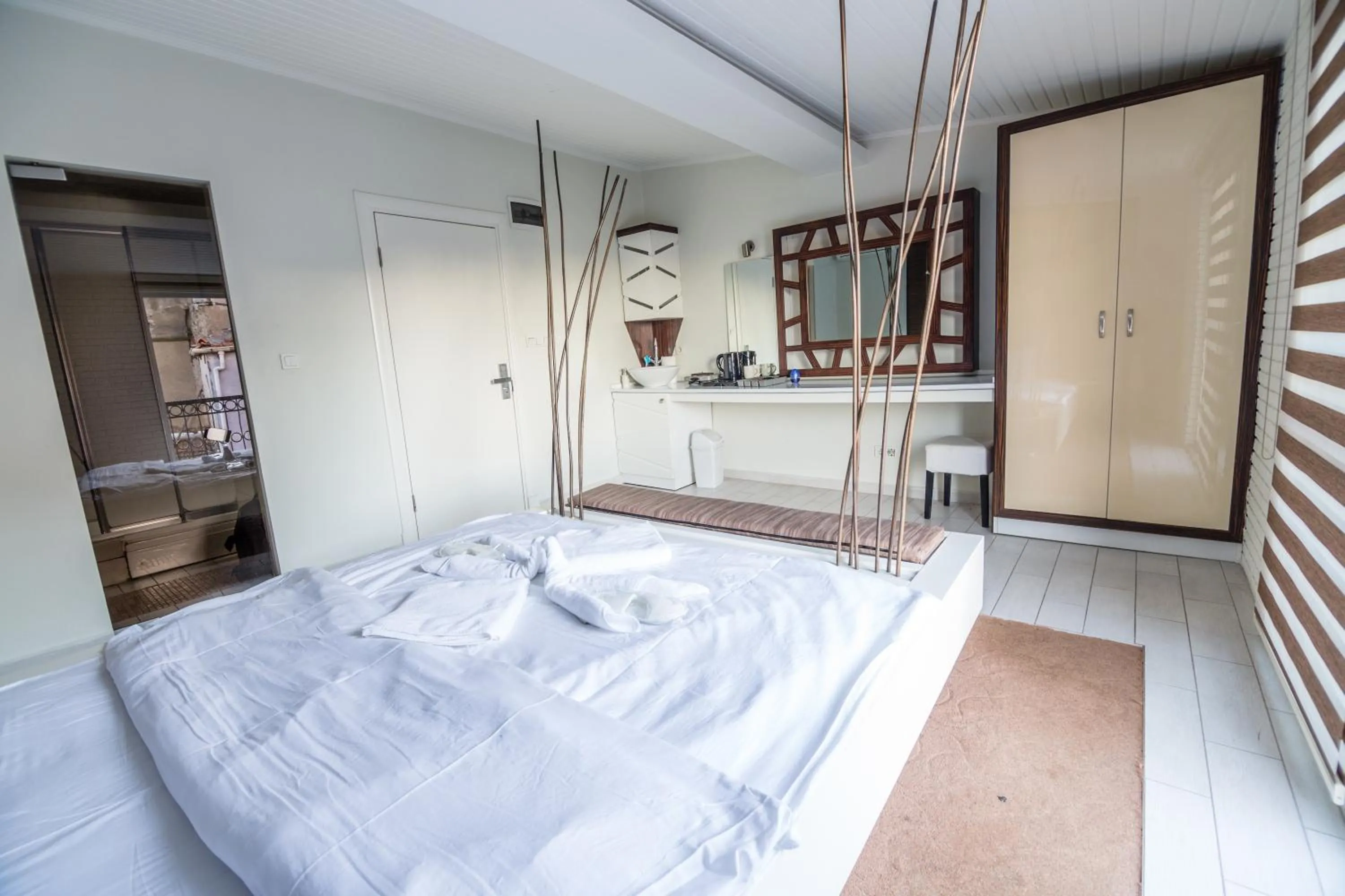 Photo of the whole room, Bed in Element Suites