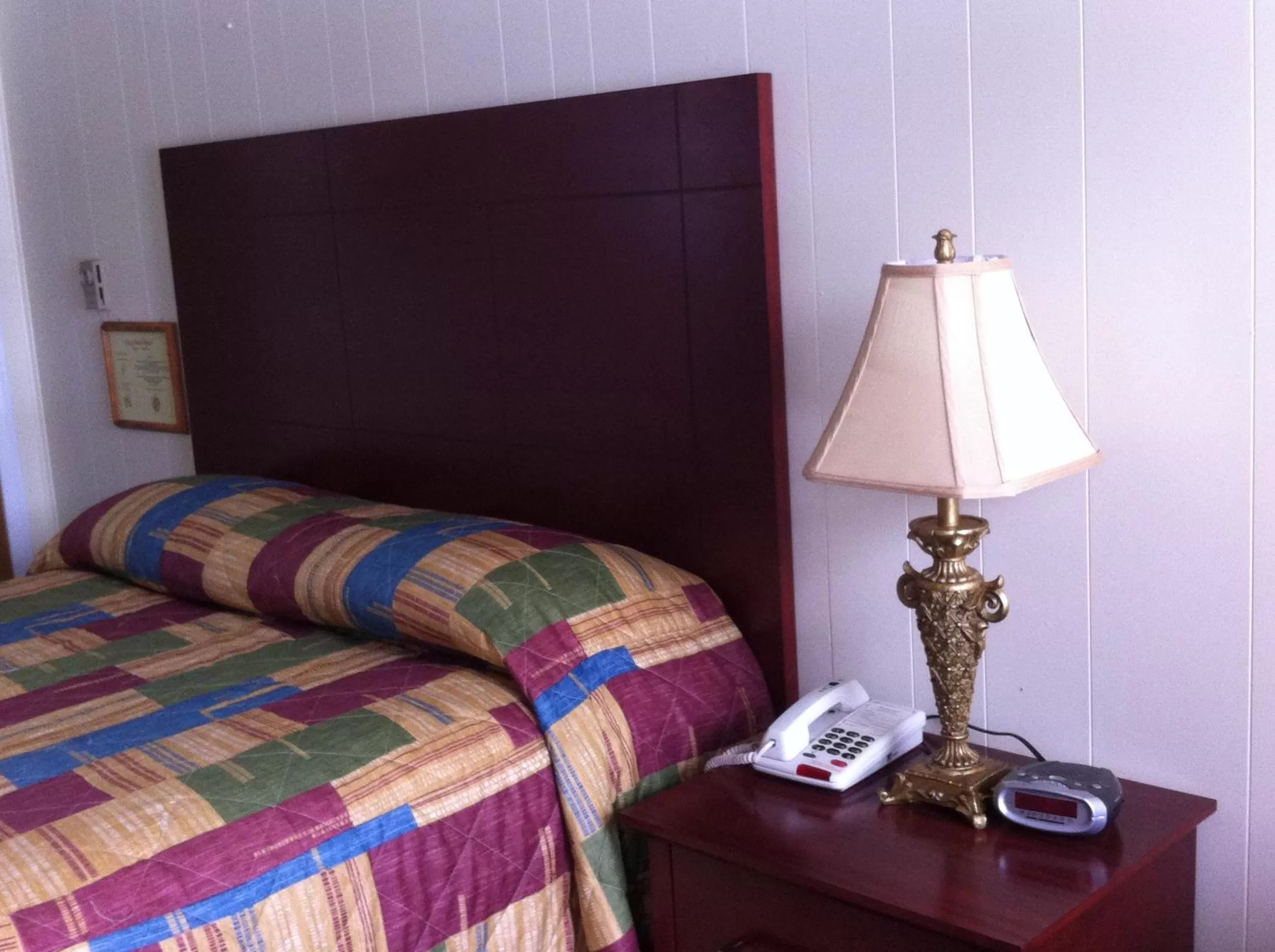 Bed in Deep River Motel