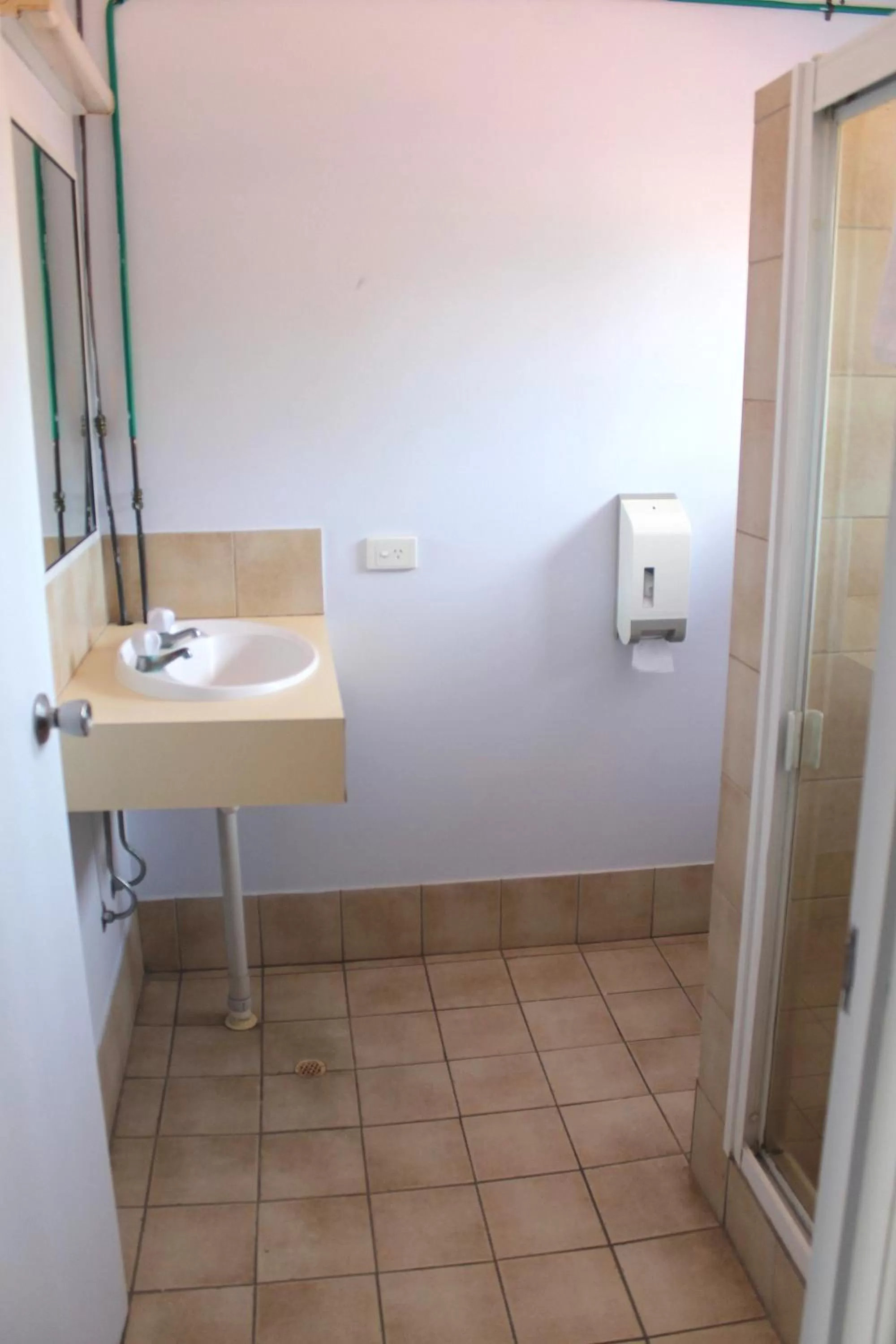 Bathroom in Rocky Glen Hotel Motel Gladstone