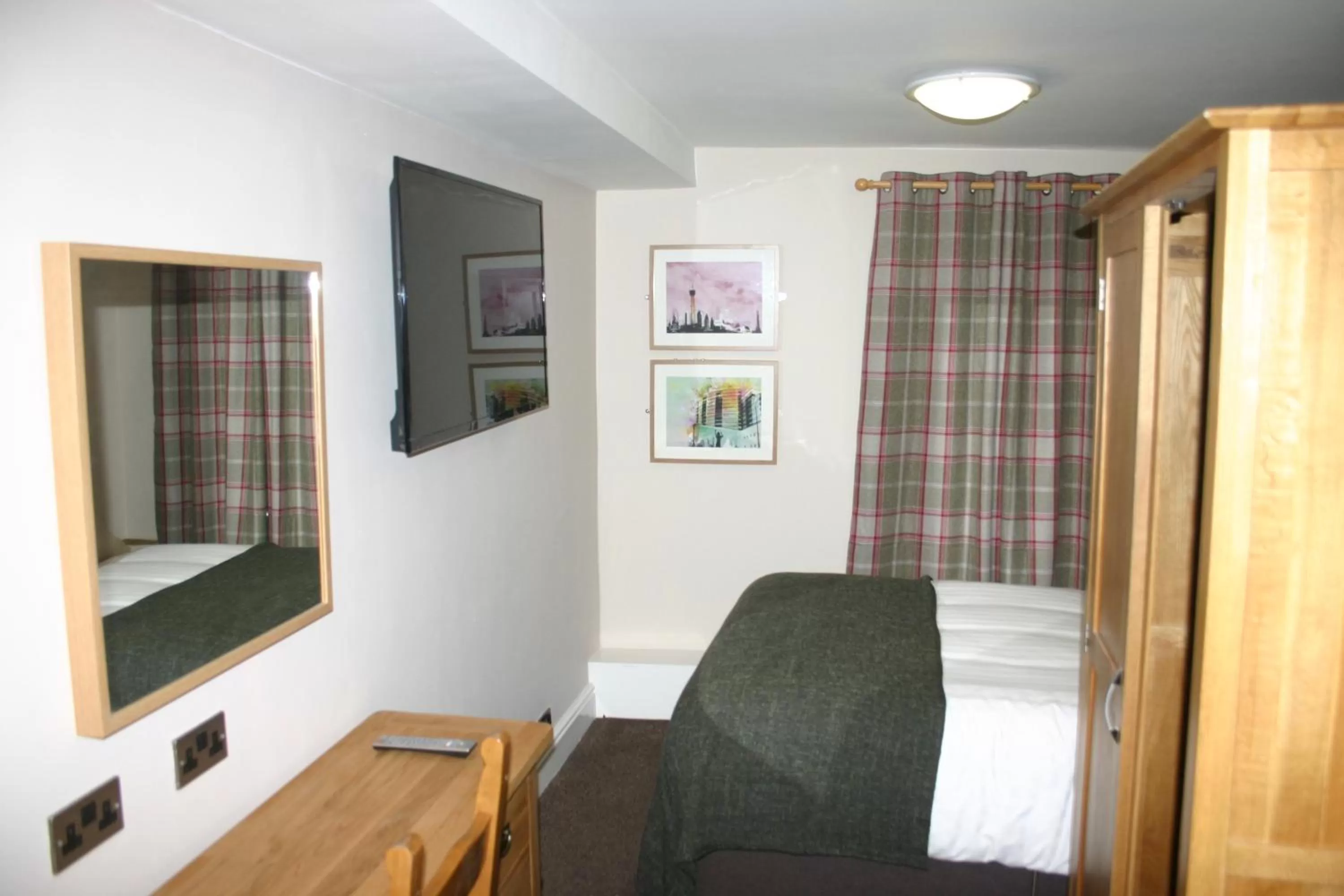 Bedroom, Seating Area in The Station