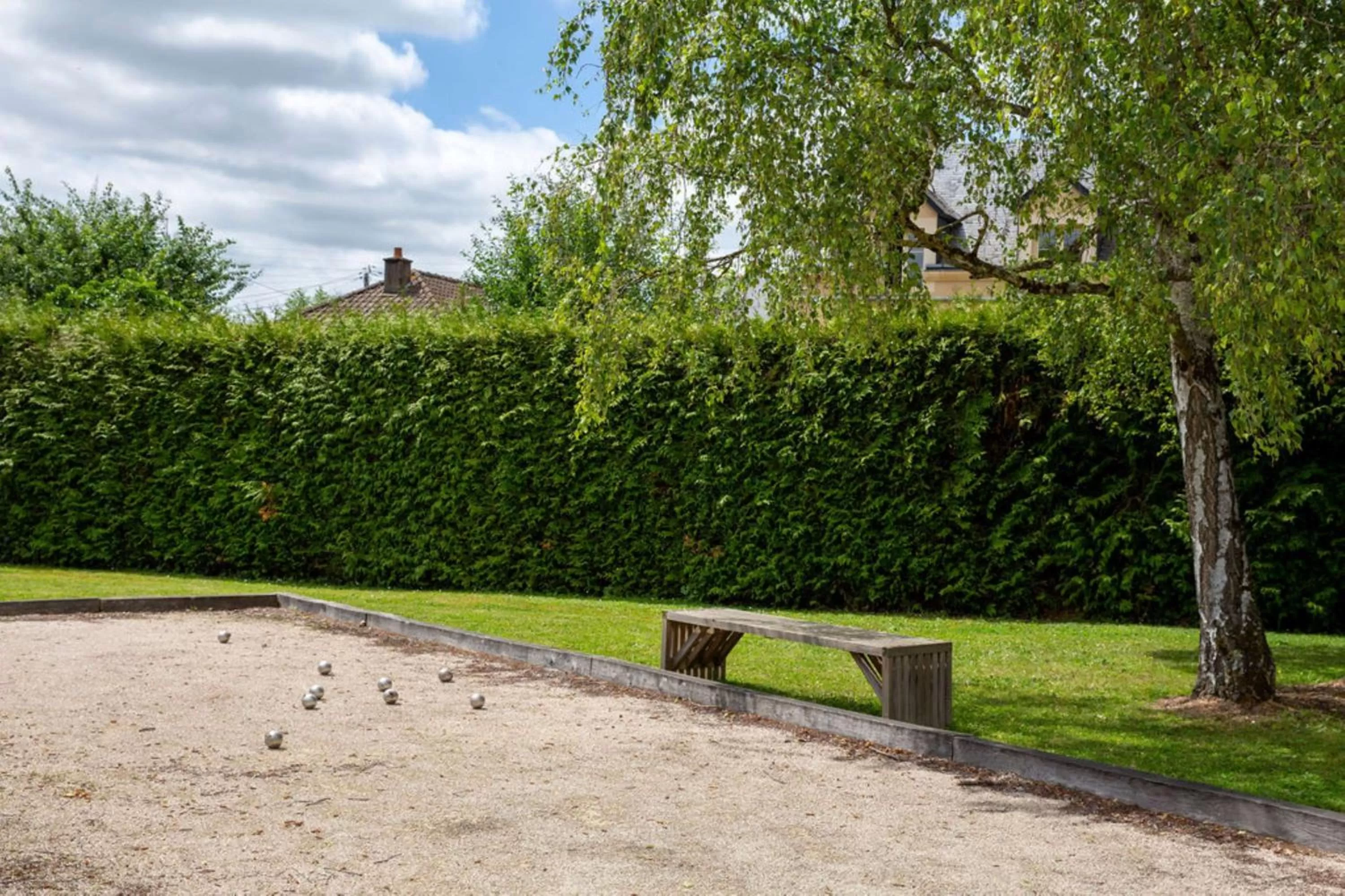 Property building in BEST WESTERN La Porte des Châteaux