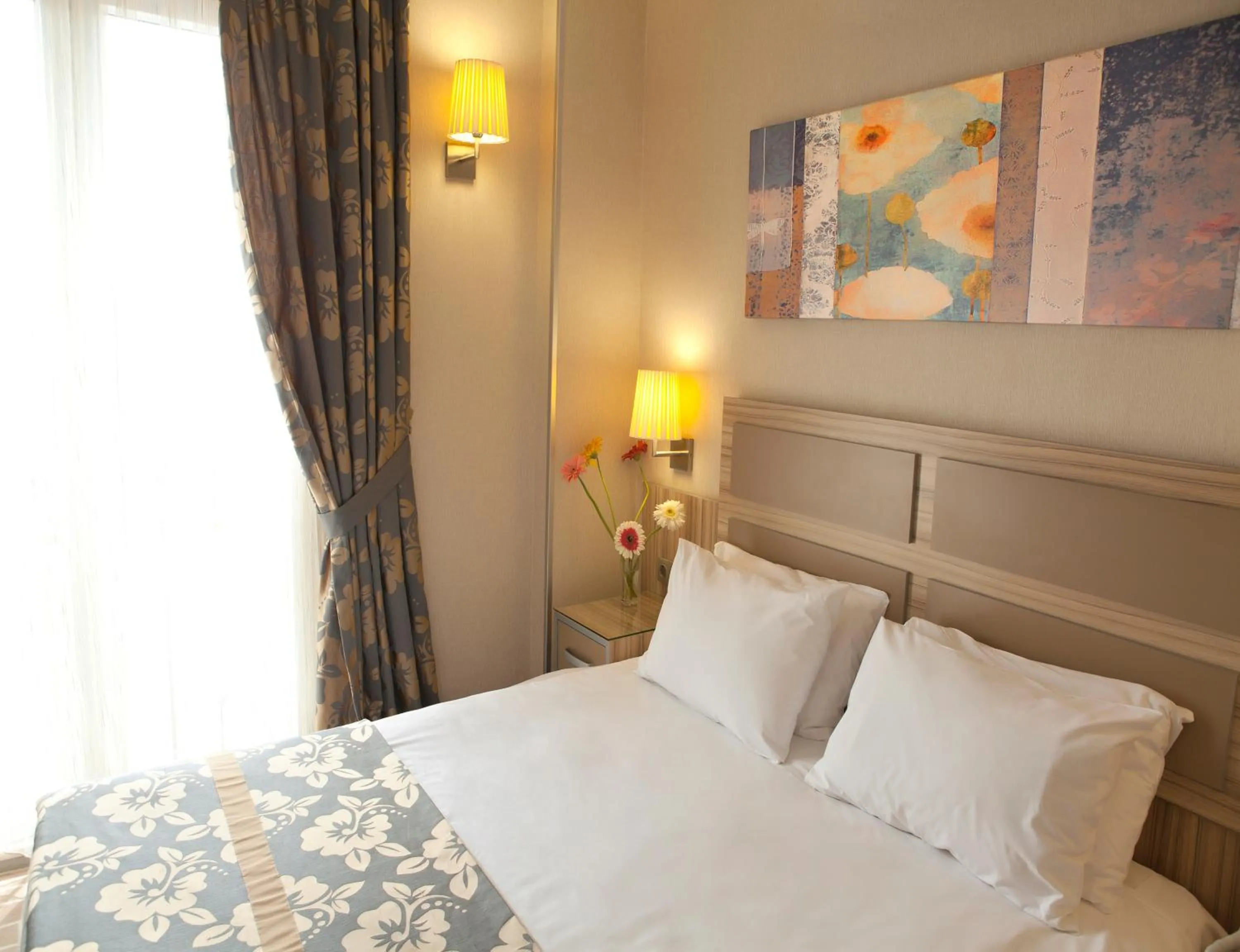 Photo of the whole room, Bed in Nanda Hotel