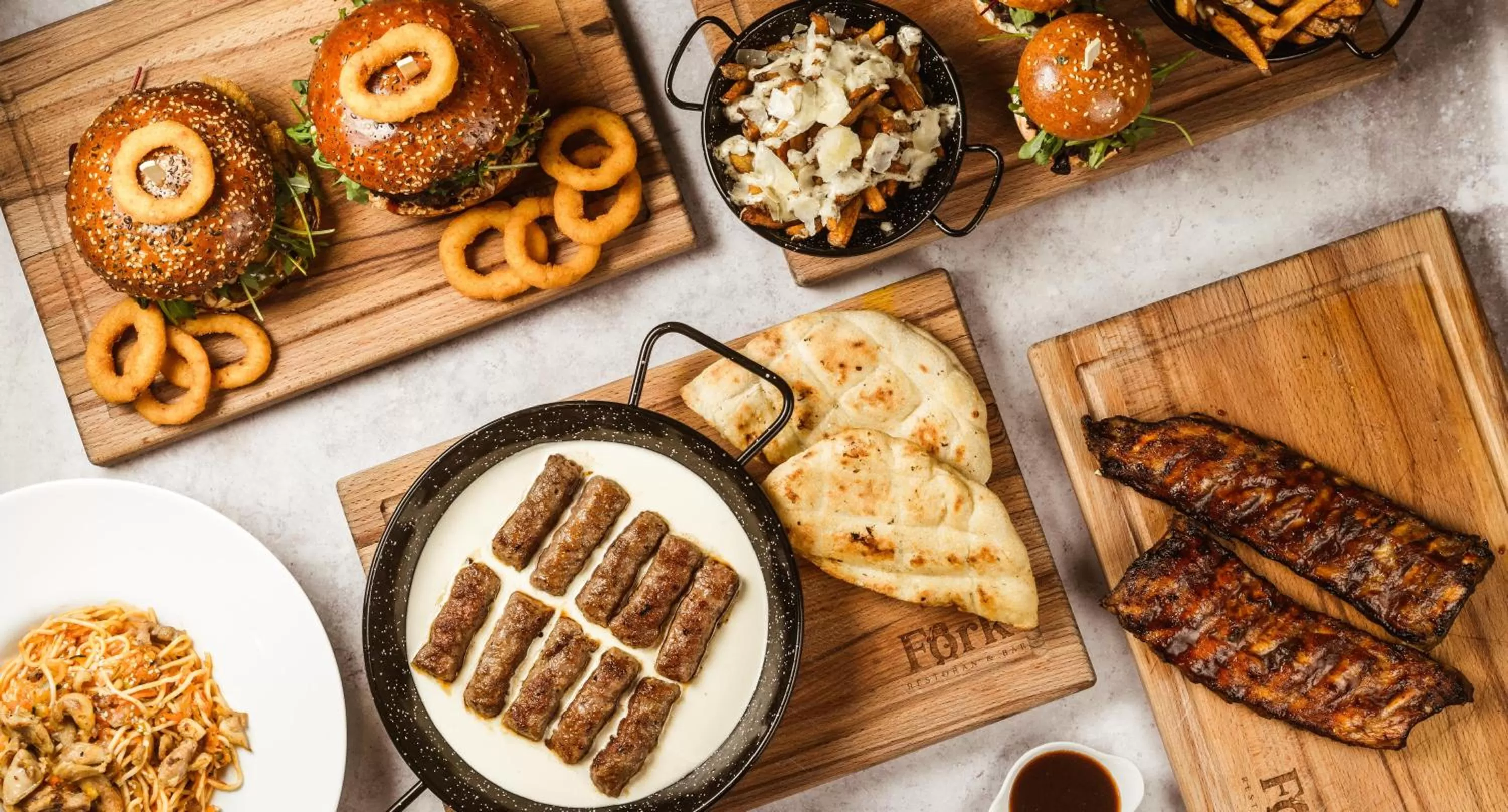 Restaurant/places to eat in Royal Airport Hotel