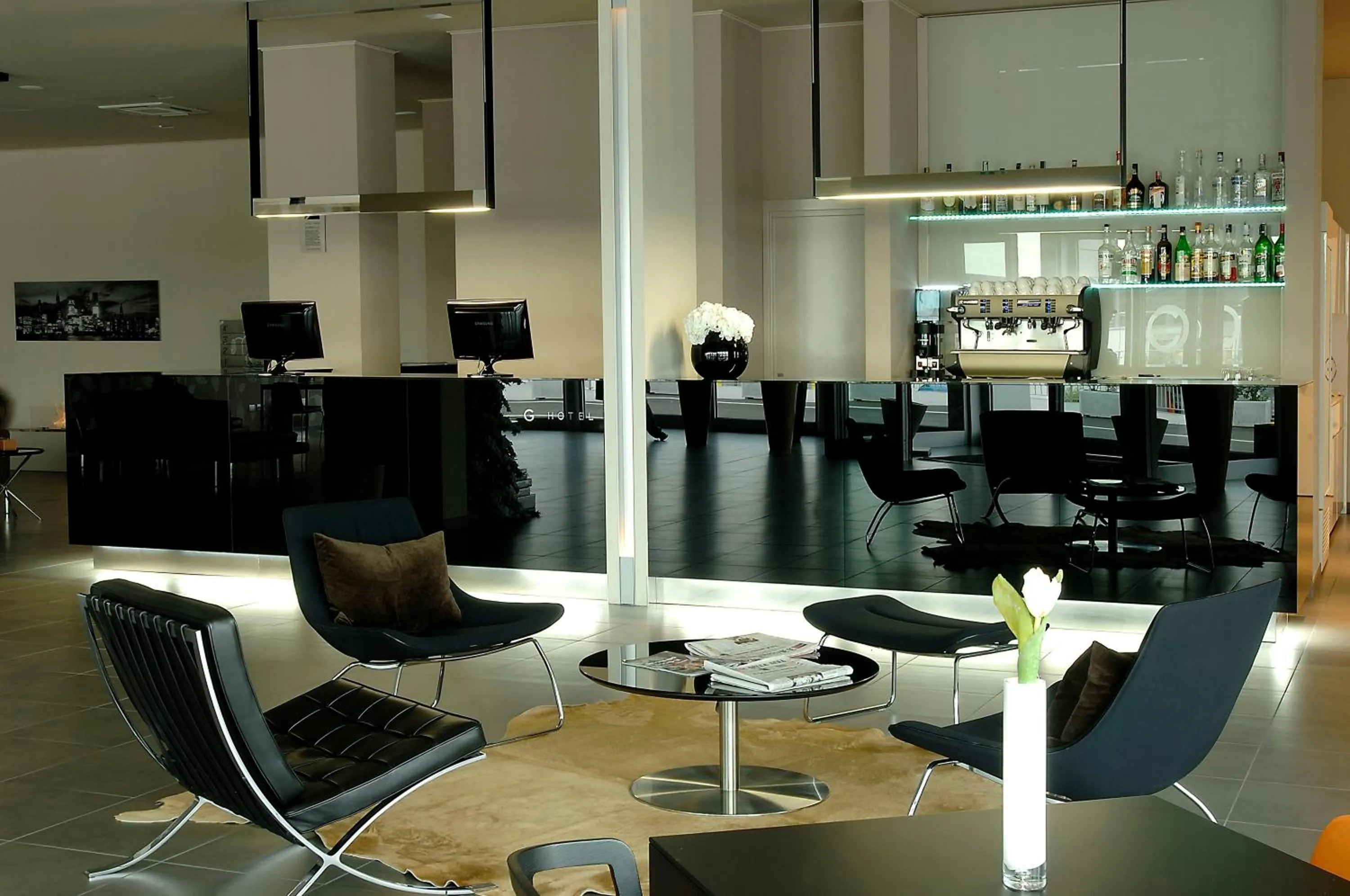Lounge or bar in G Hotel Ancona
