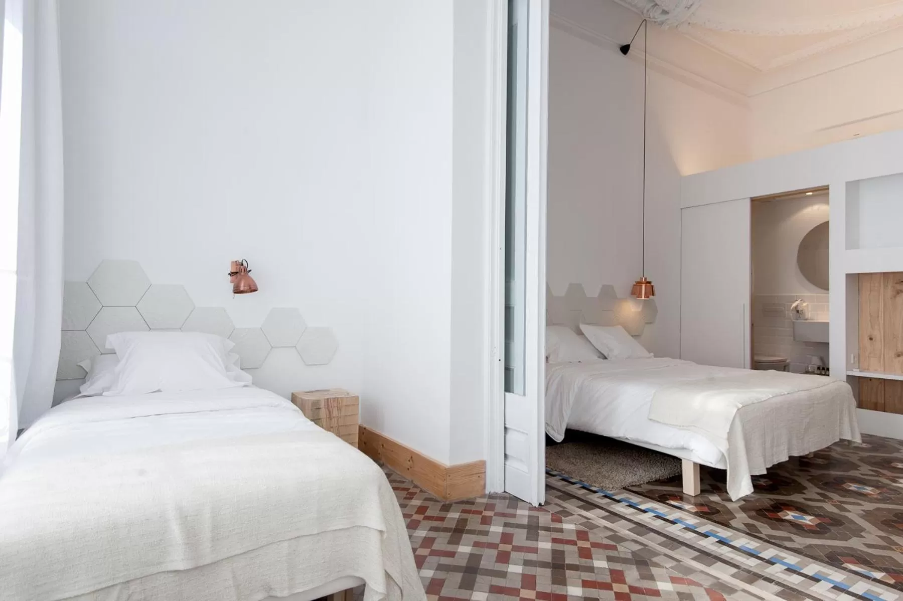 Shower, Bed in La Casa de Antonio Boutique Rooms