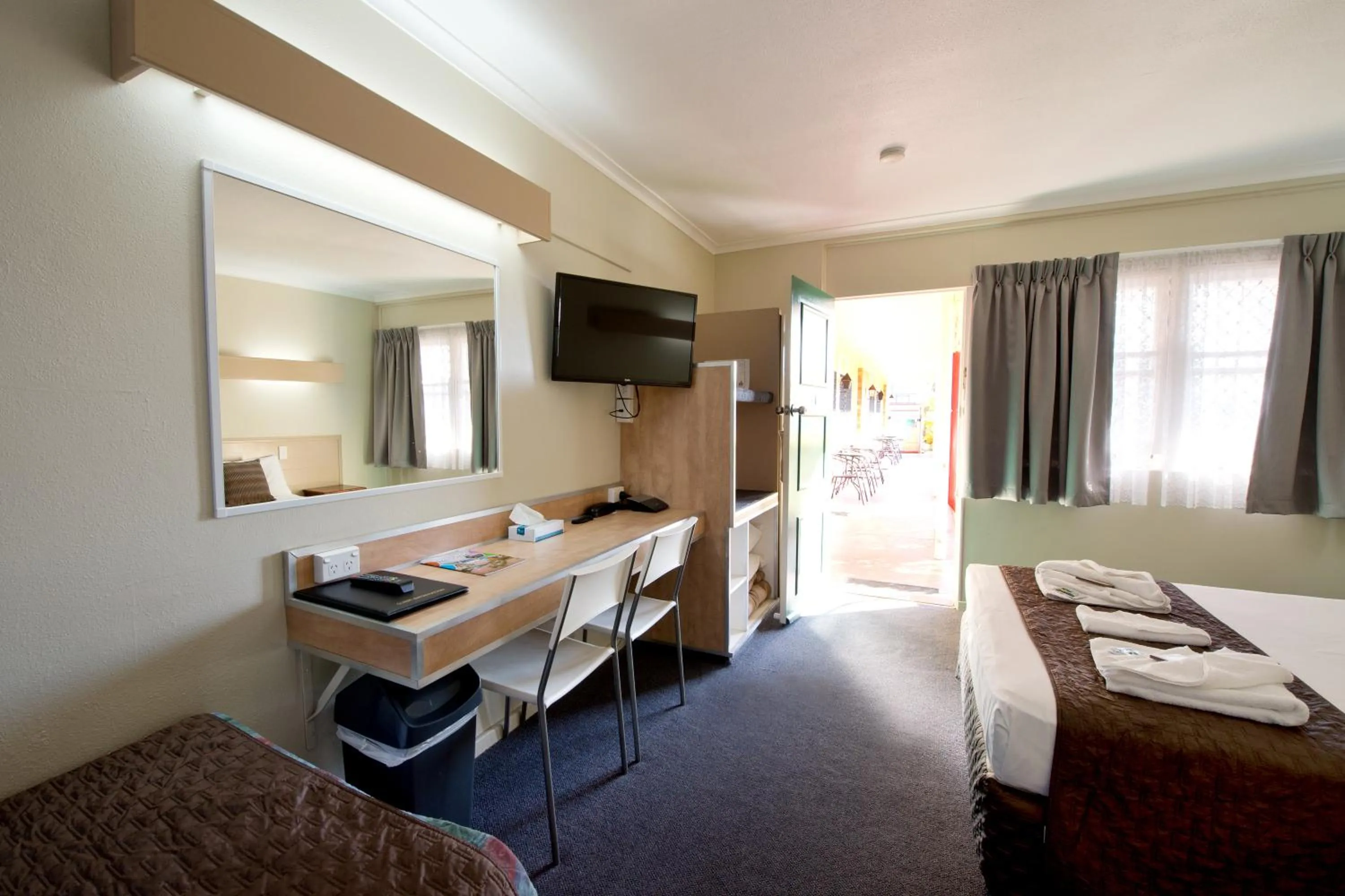 TV and multimedia, Bed in Mineral Sands Motel