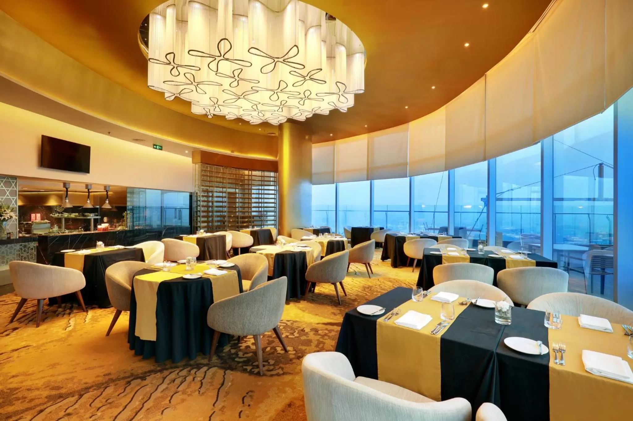 Restaurant/places to eat in Crowne Plaza Dhaka Gulshan by IHG