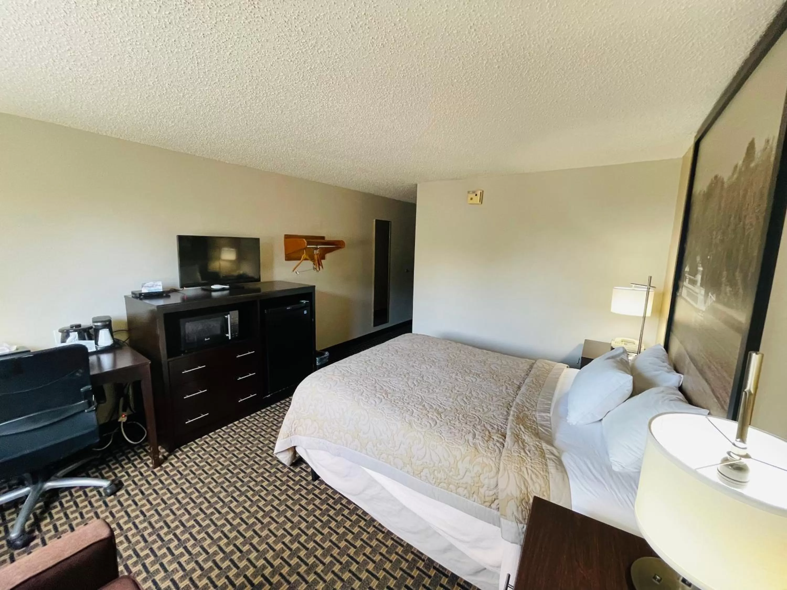 Bed in Super 8 by Wyndham Clear Lake