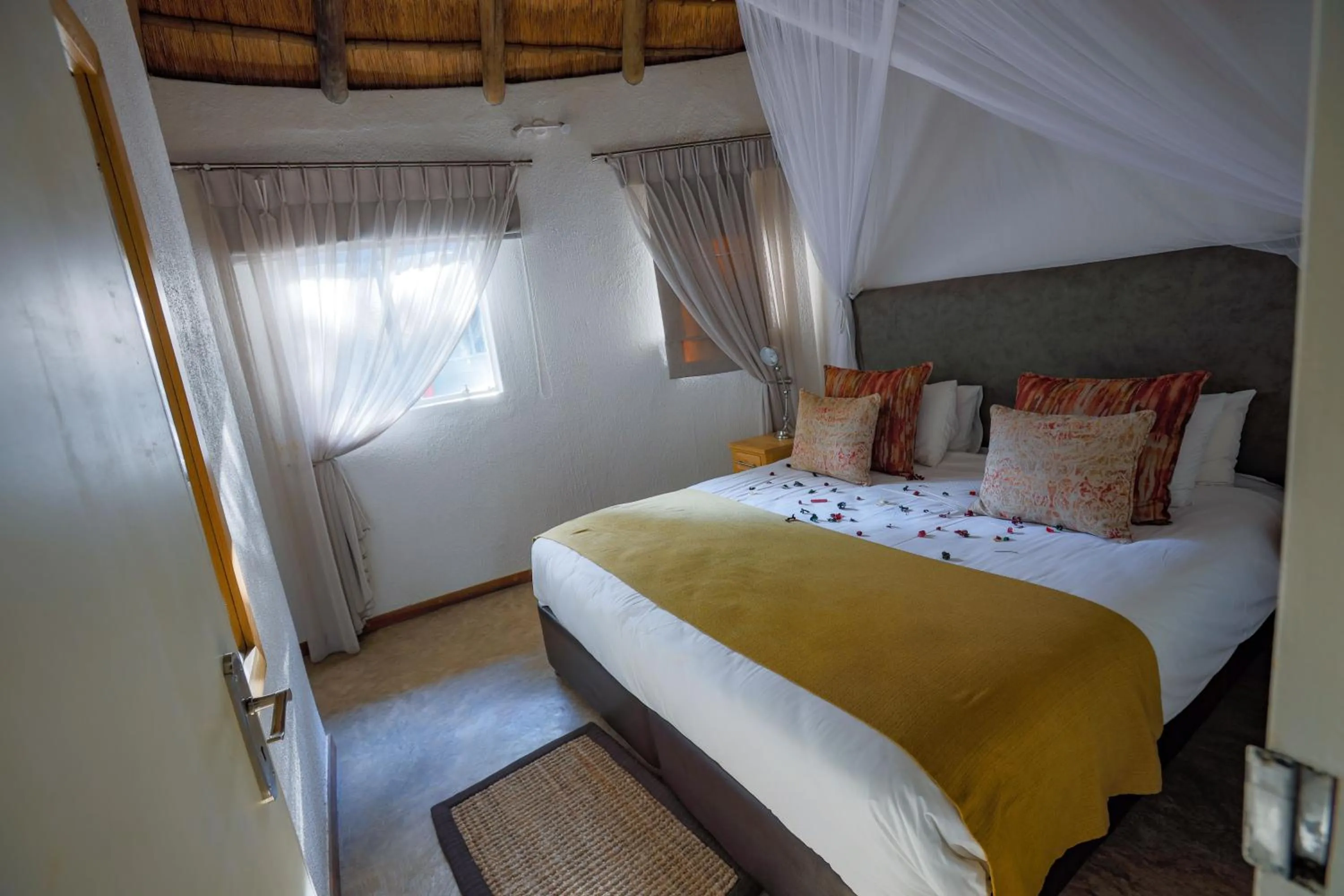 Property building, Bed in Sefapane Lodge and Safaris
