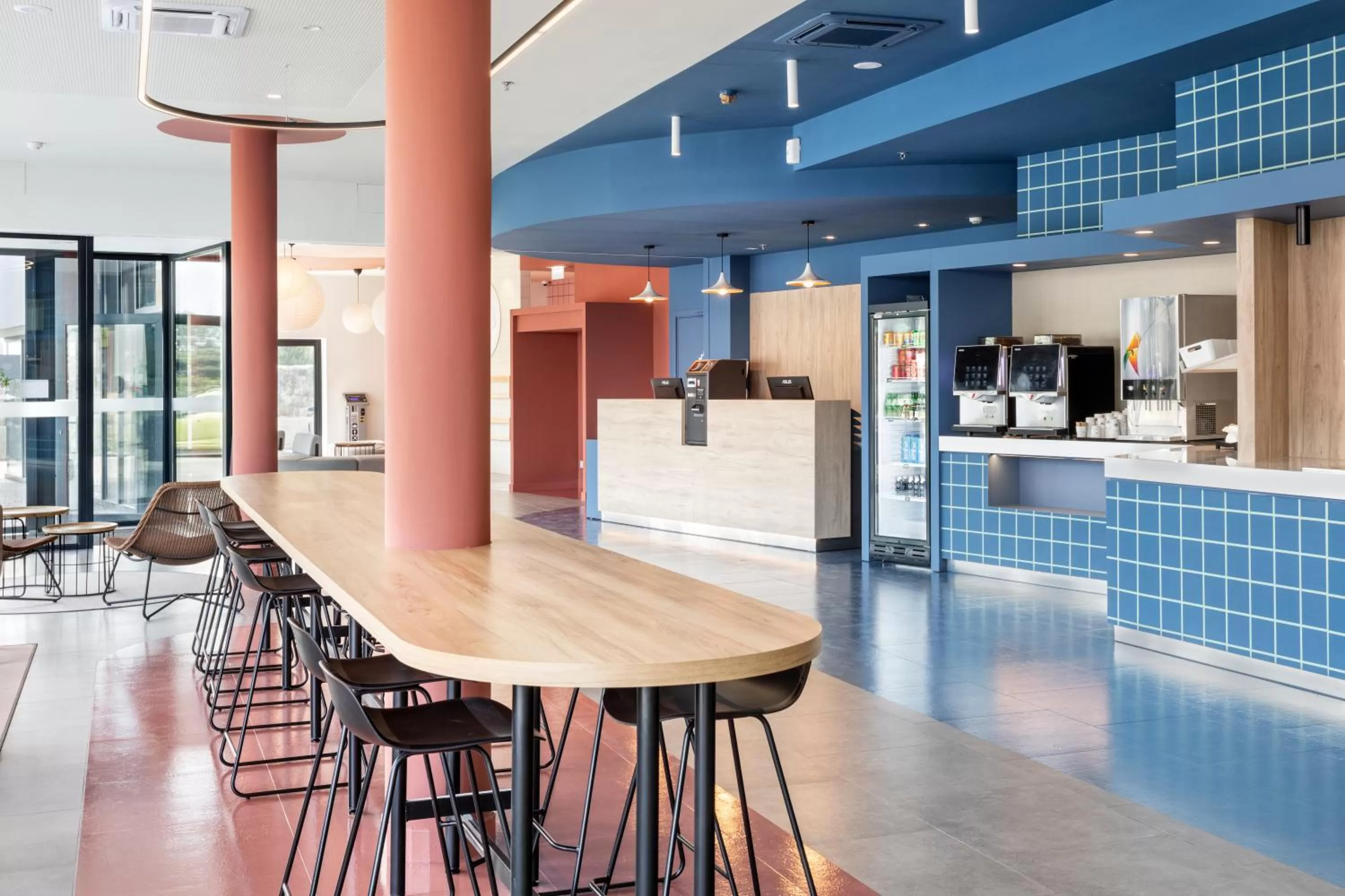 Lobby or reception in B&B HOTEL Porto Expo Aeroporto