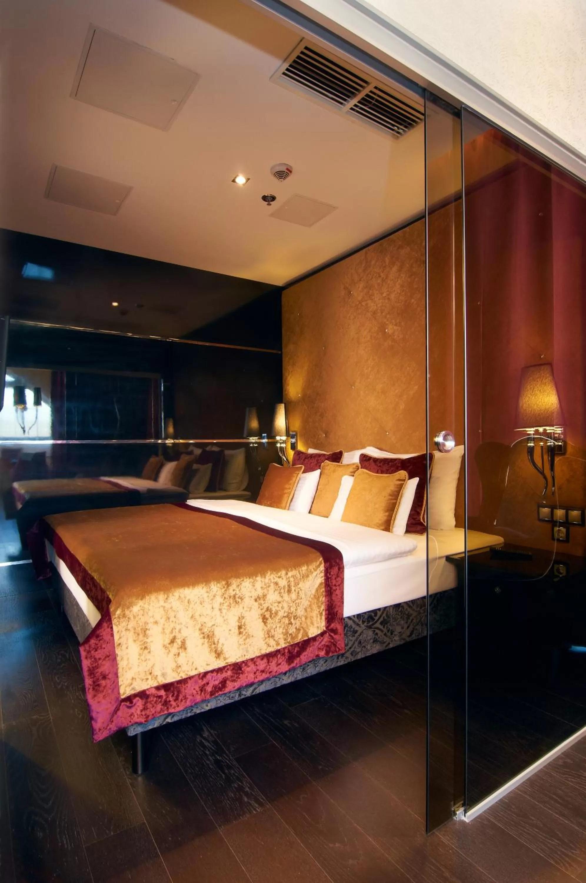 Bed in Mirage Medic Hotel