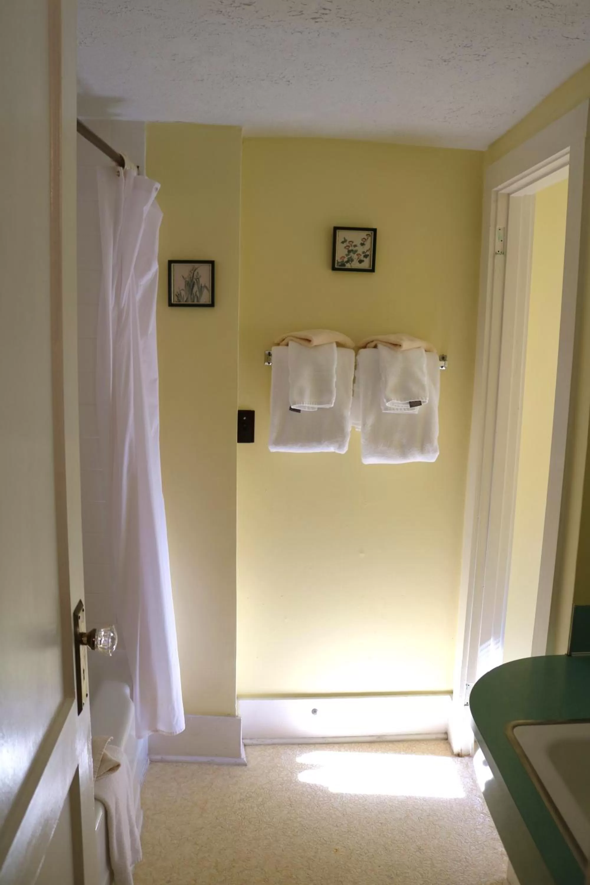 Bed in Echo Mountain Inn