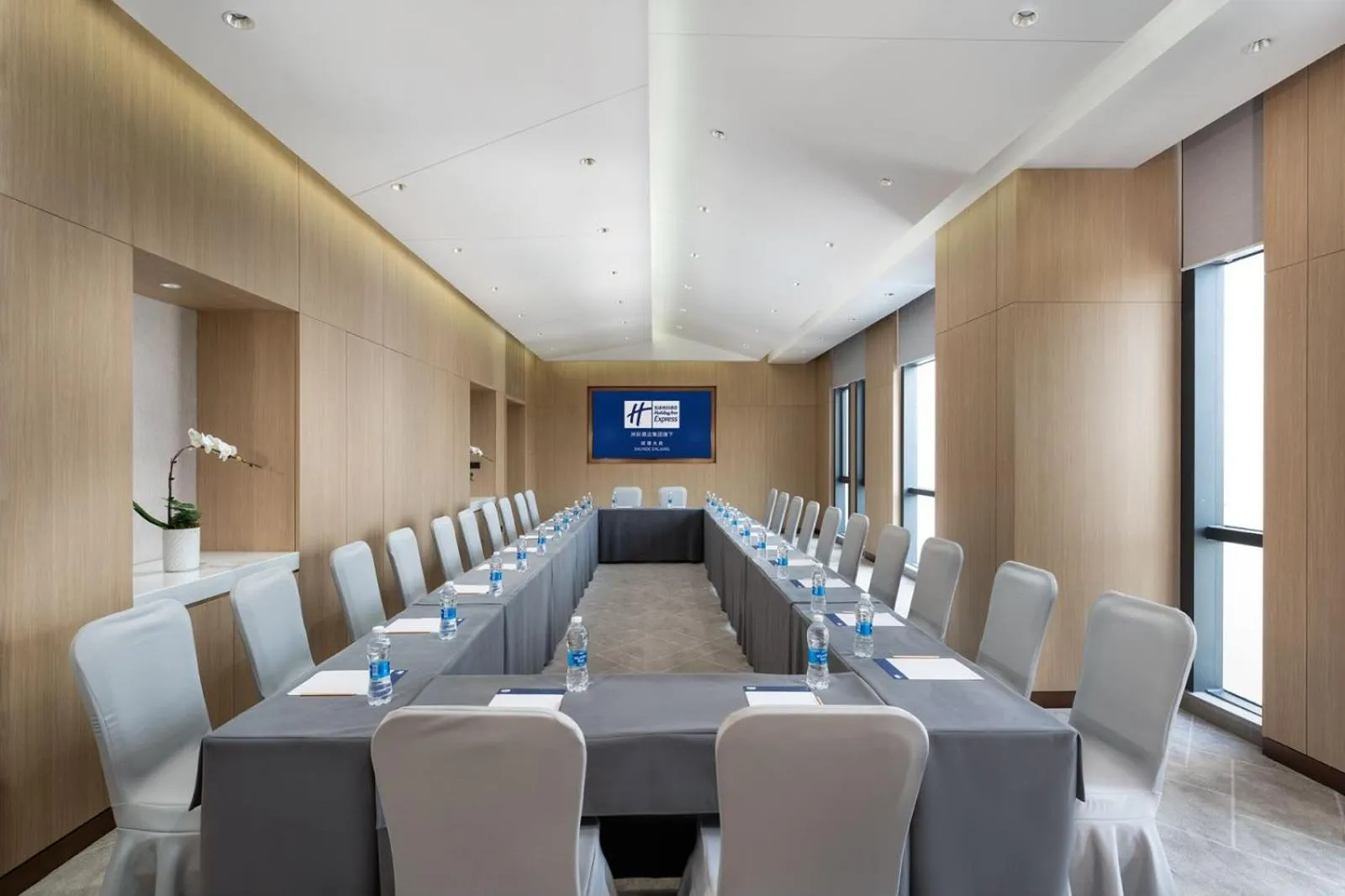 Meeting/conference room in Holiday Inn Express Shunde Daliang by IHG
