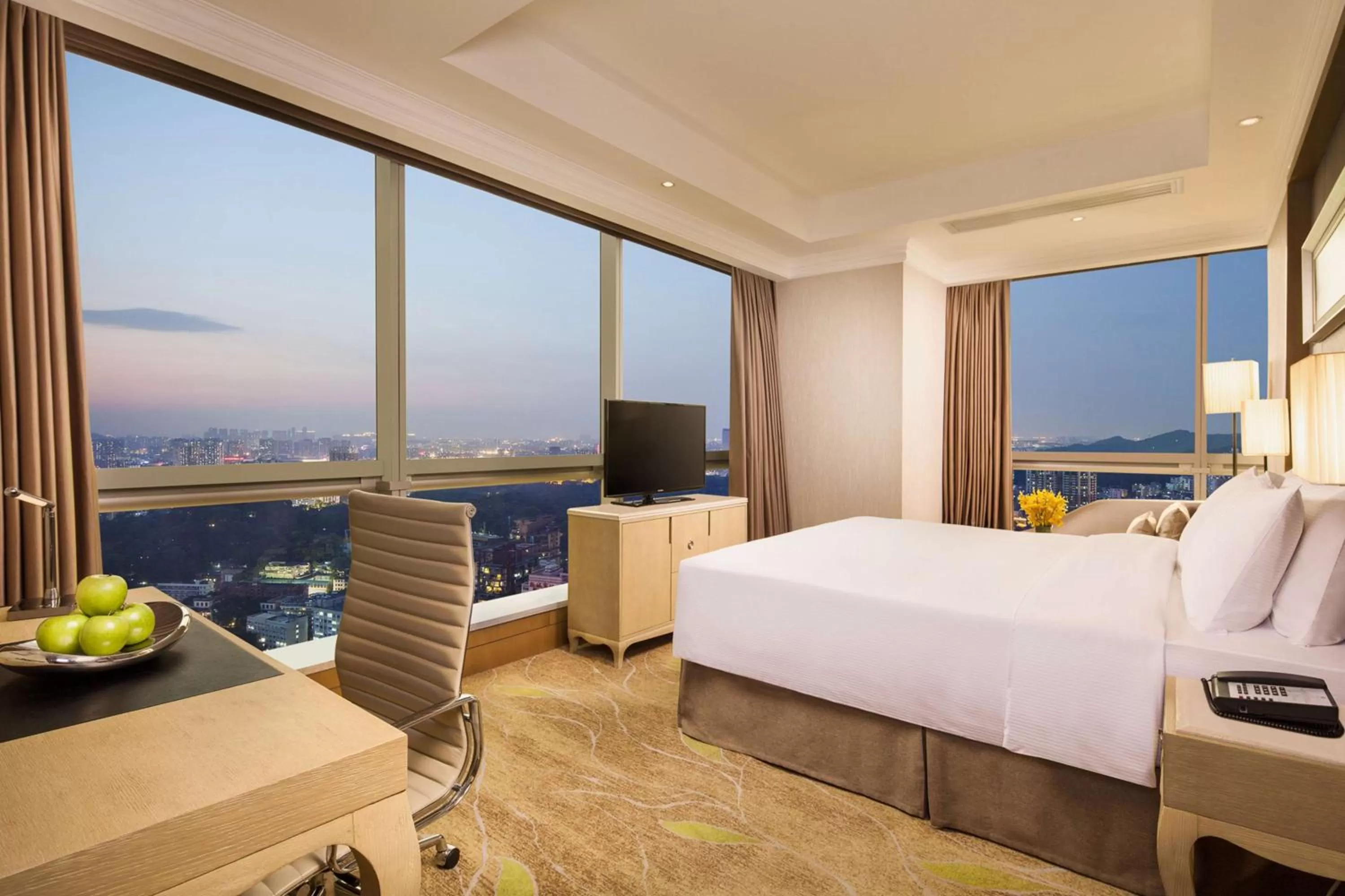 Bed in DoubleTree by Hilton Guangzhou - Near Beijing Road Pedestrian Street