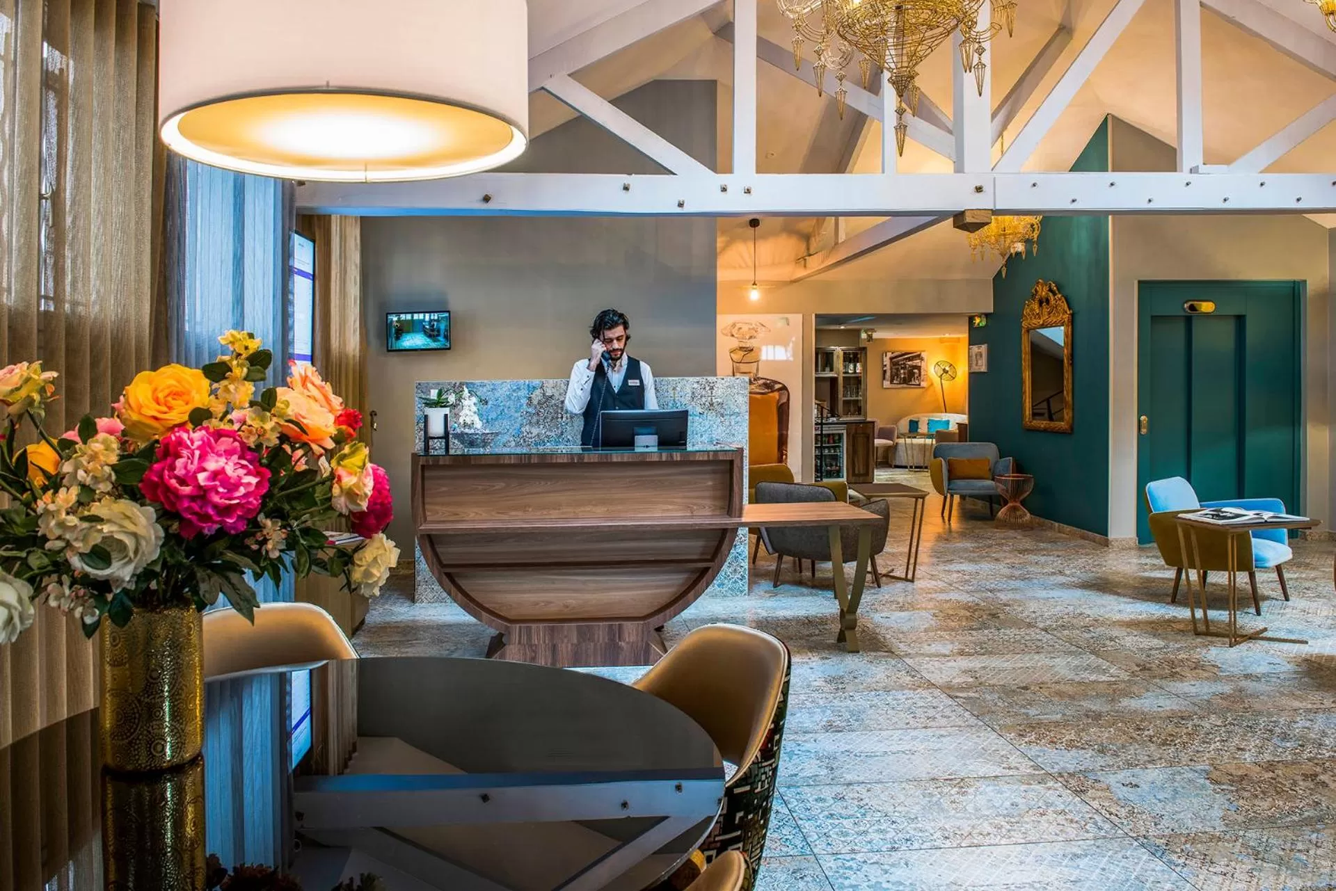 Lobby or reception in Hôtel Mercure Paris Suresnes Longchamp