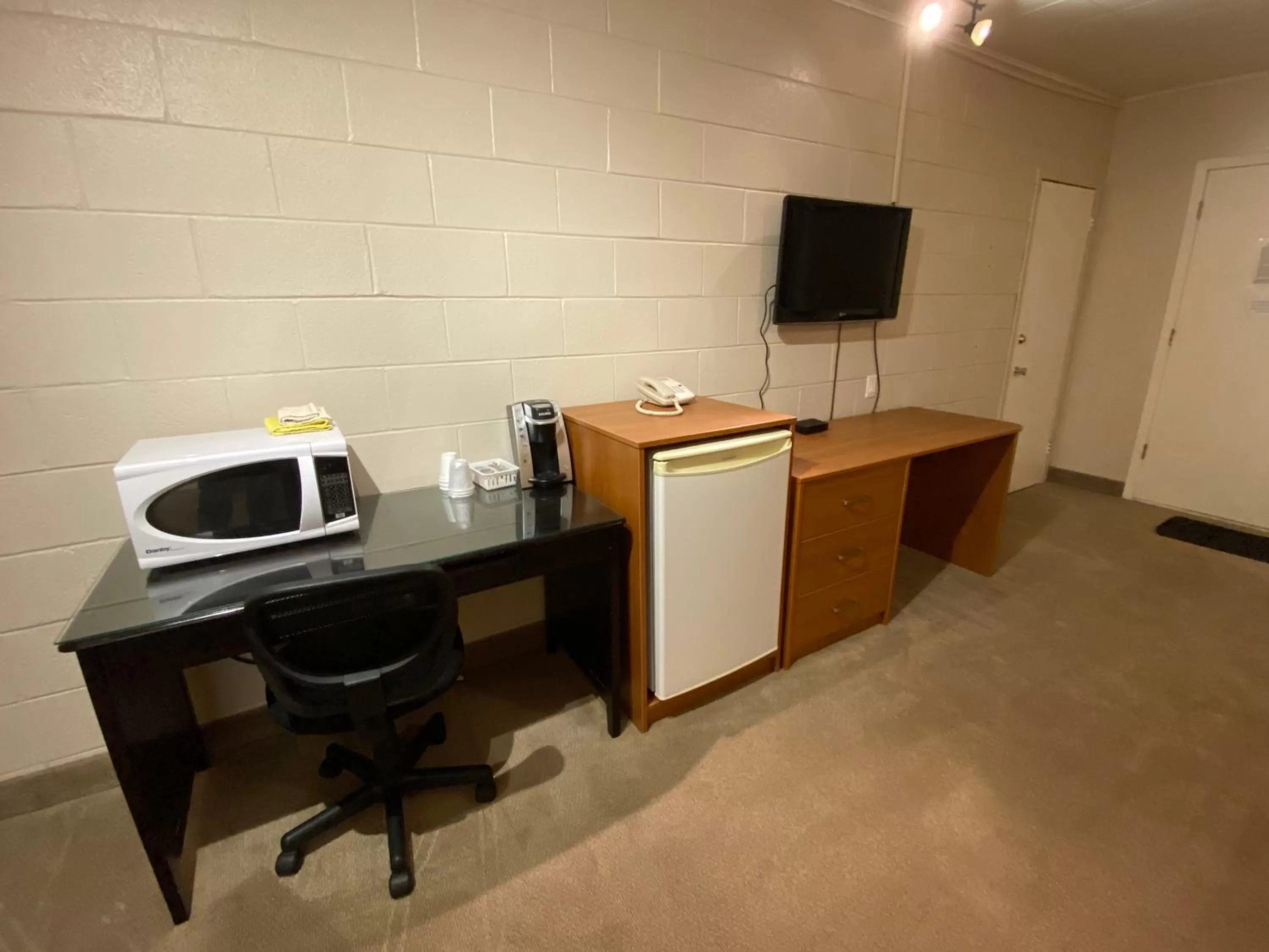 TV and multimedia in Dauphin Inn Express