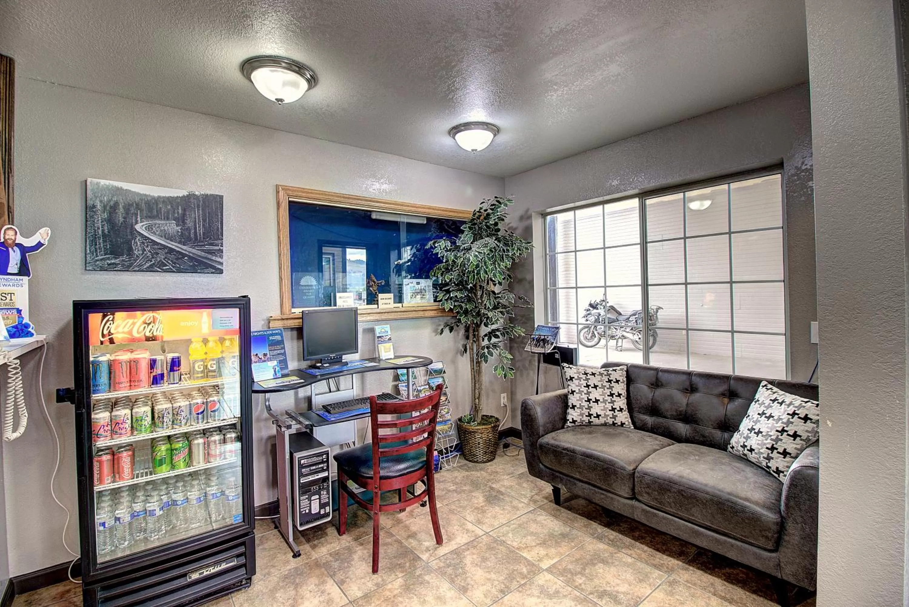 Lobby or reception in Days Inn & Suites by Wyndham Lolo