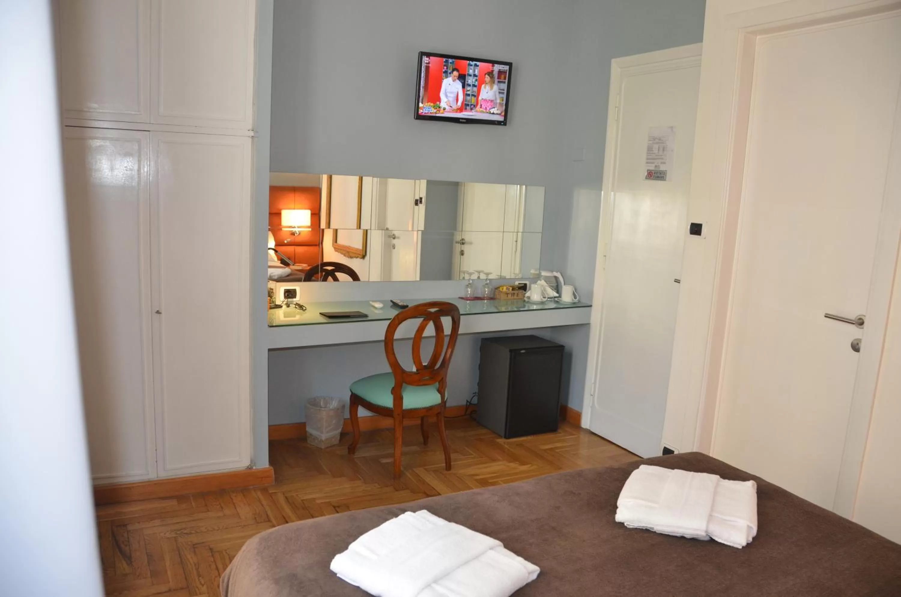 Photo of the whole room, Bed in Sweet Home Parioli