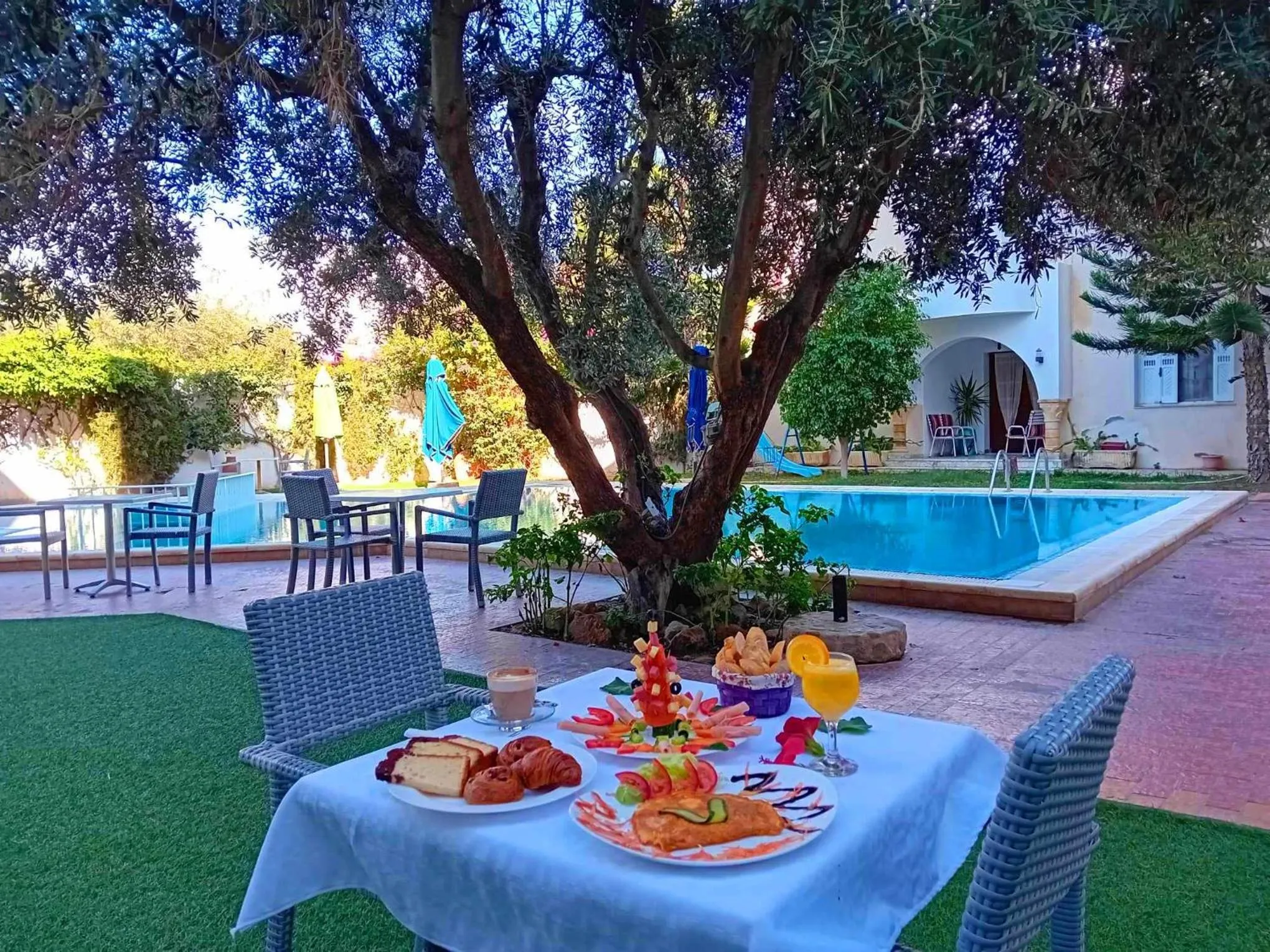 Swimming Pool in Hôtel Romane