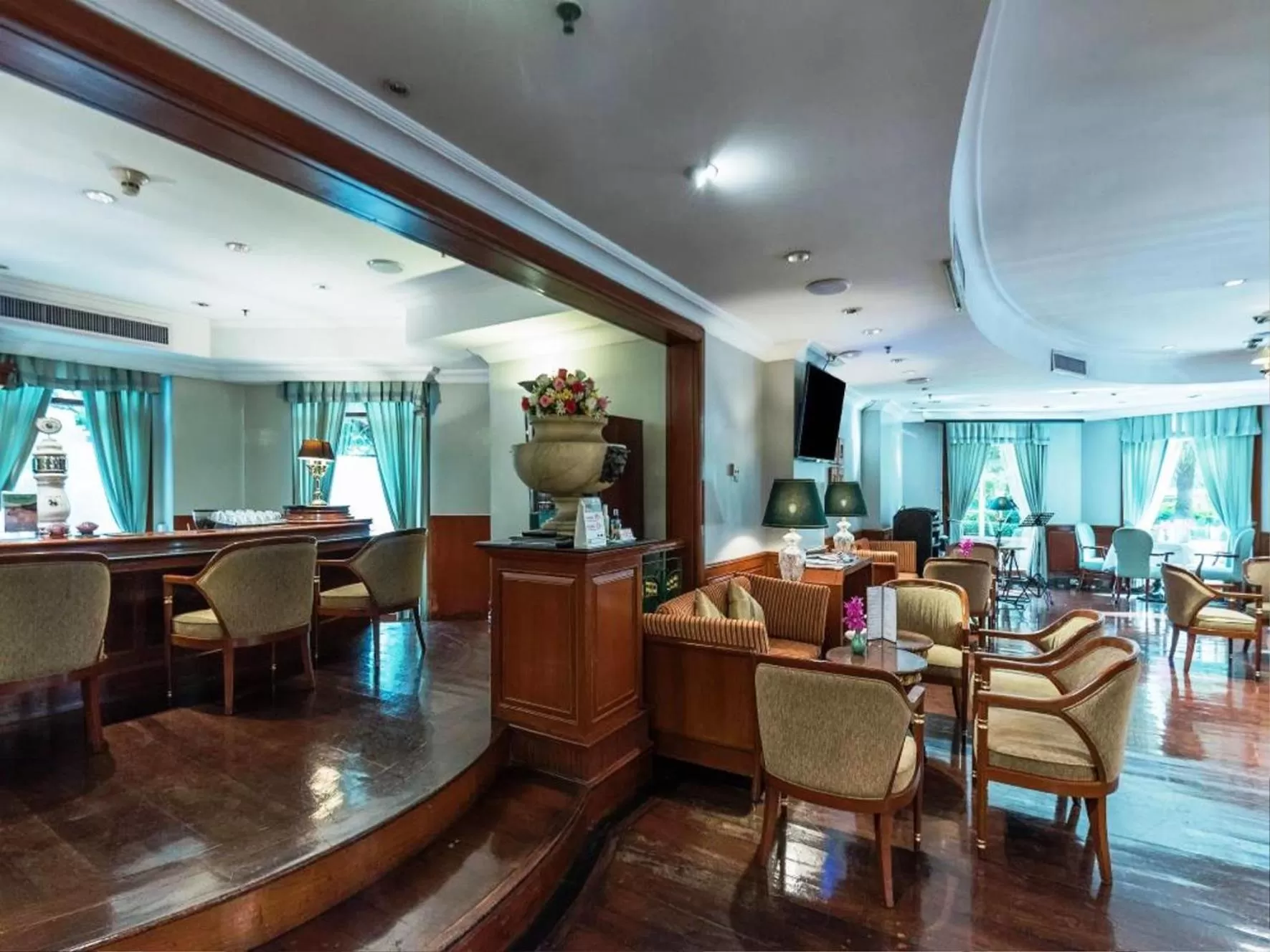 Lounge or bar in Evergreen Laurel Hotel Bangkok