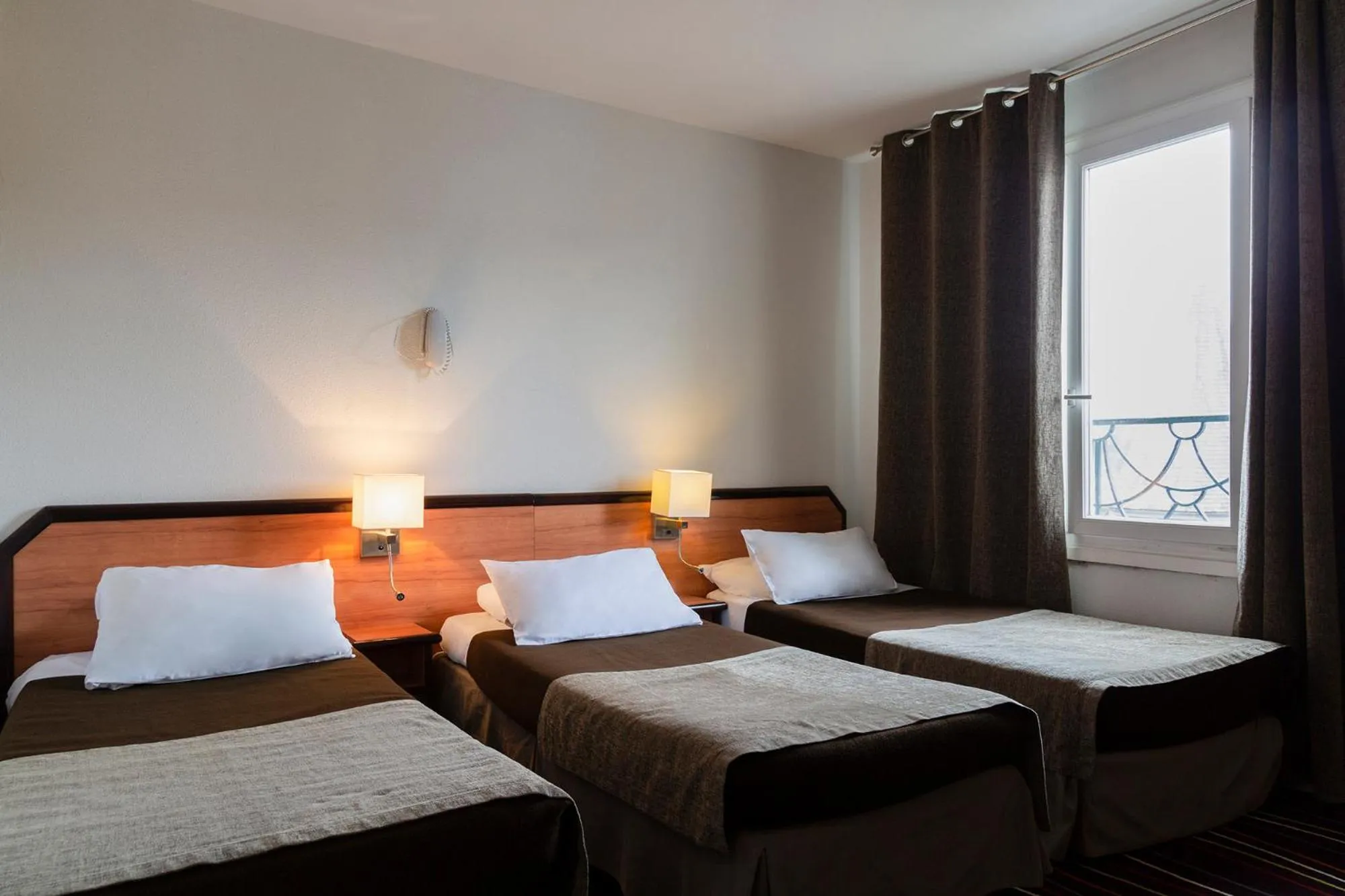 Property building, Bed in The Originals City, Hôtel Astoria Vatican, Lourdes