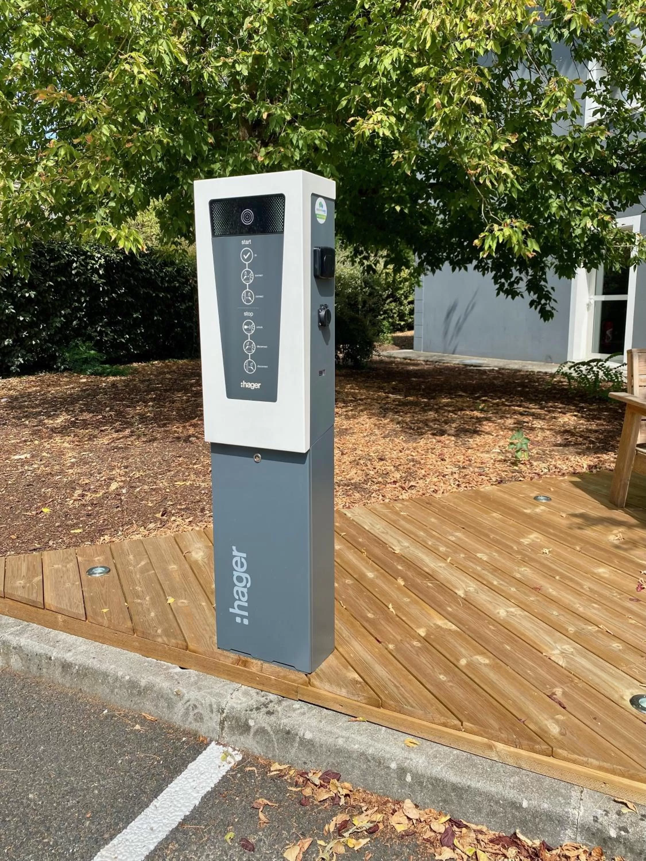 Parking in Greet Hotel Bordeaux Floirac Arena