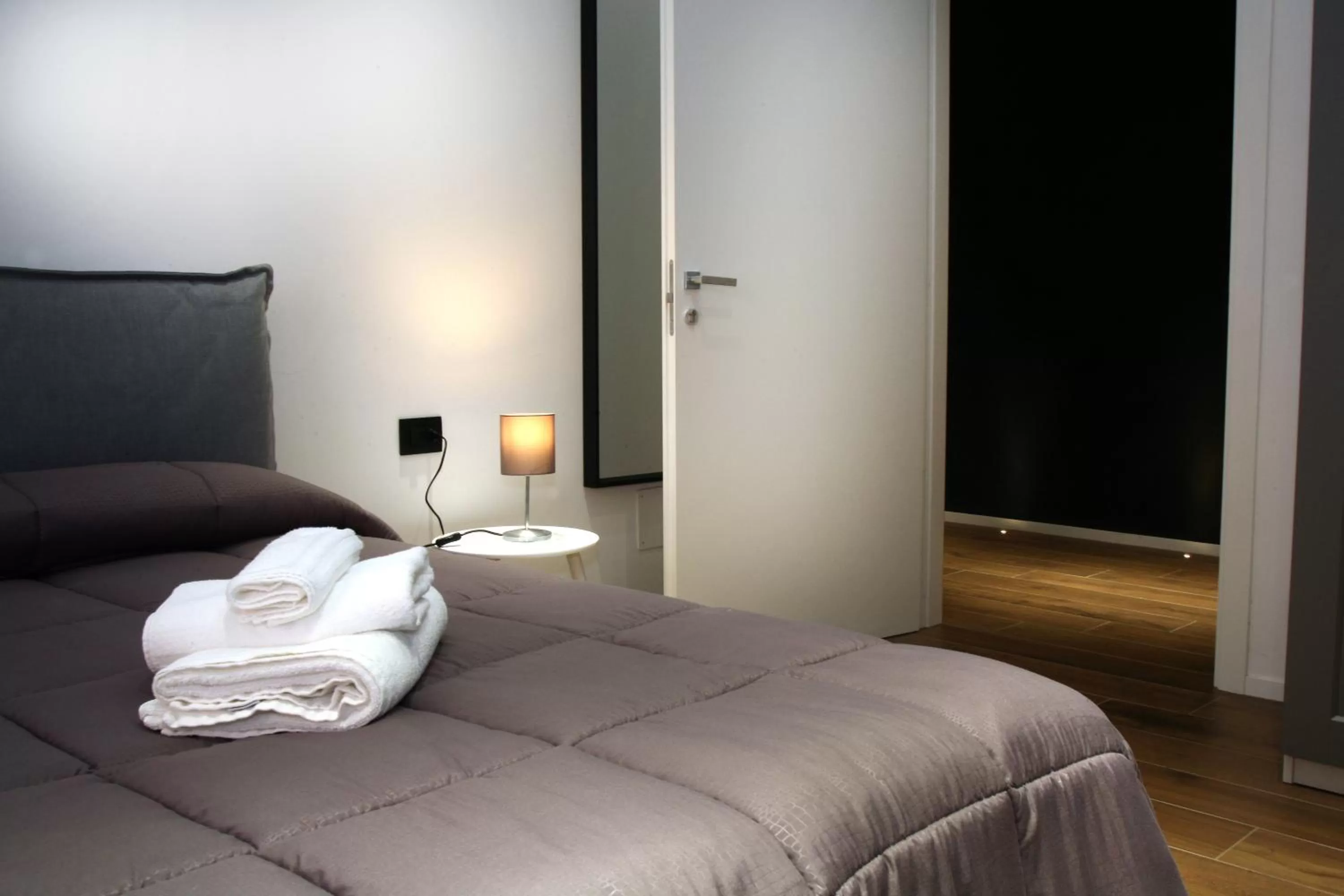 towels, Bed in Business Home Via Isonzo B&B